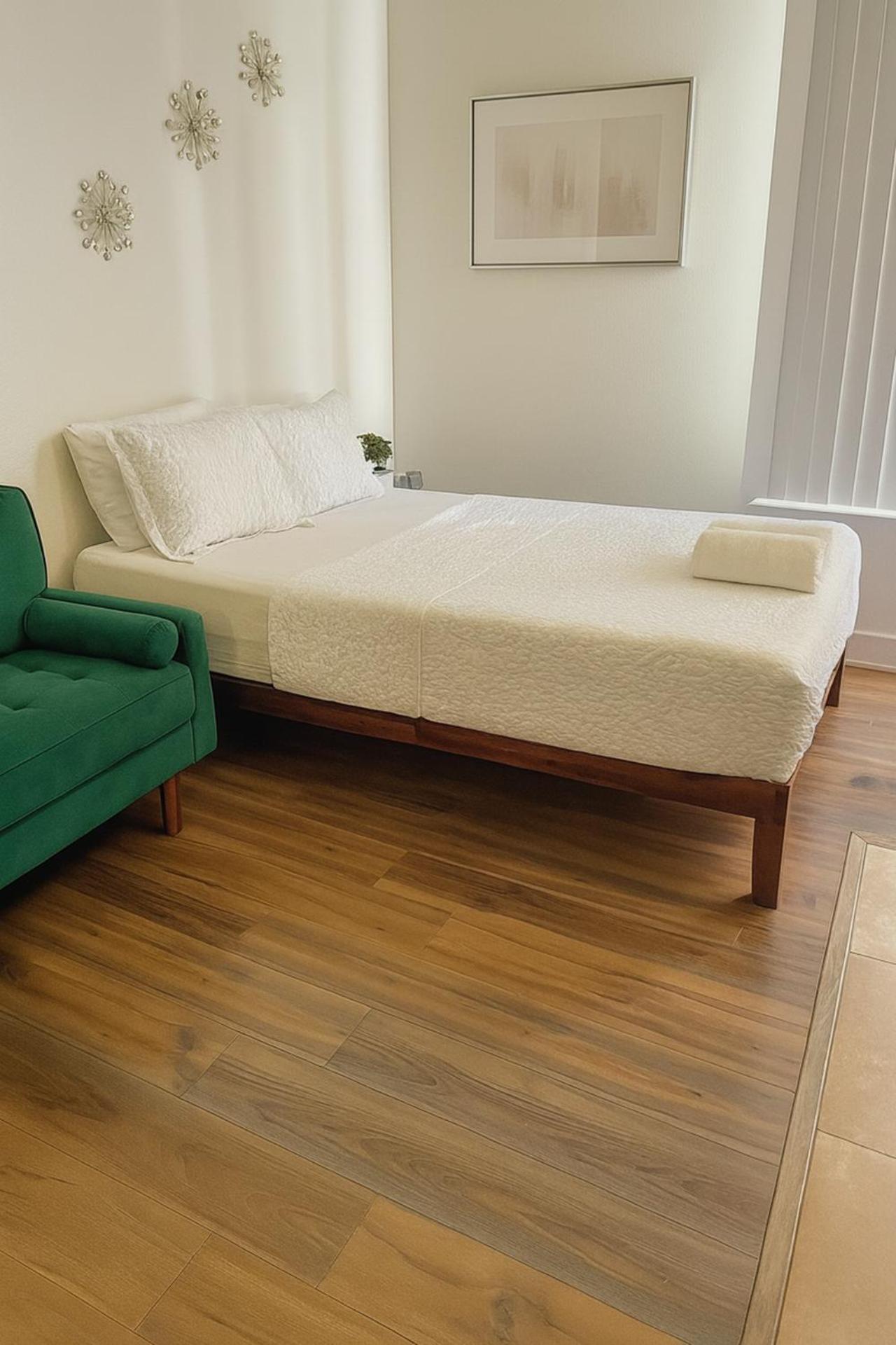 Ocean Breeze Marina Suites with Pool, Gym & Hot Tub