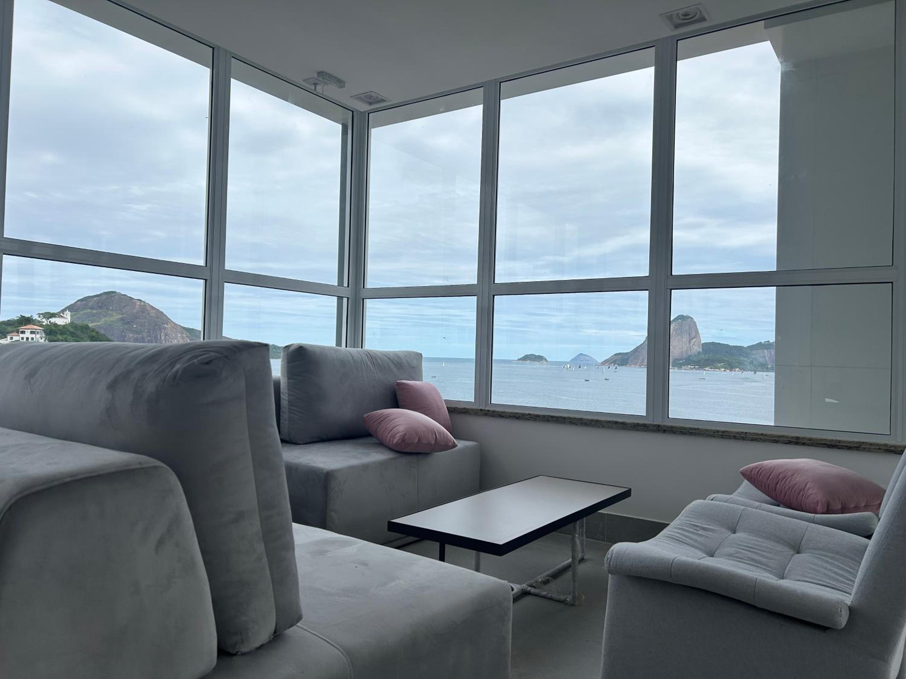 Uni Home 405 - COM ESTACIONAMENTO GRATUITO - Studio moderno e novo perto do MAC - Boa Viagem