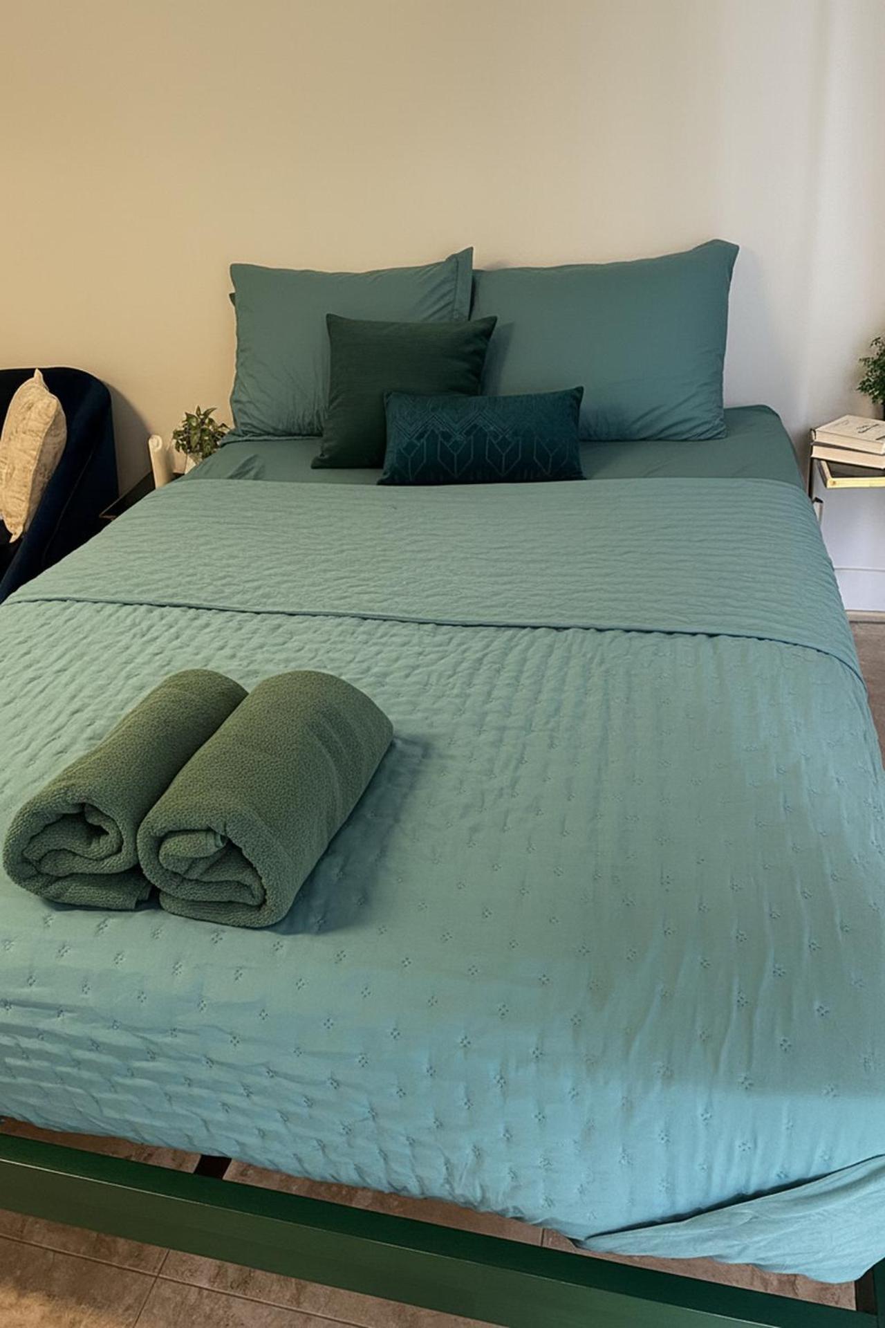 Ocean Breeze Marina Suites with Pool, Gym & Hot Tub