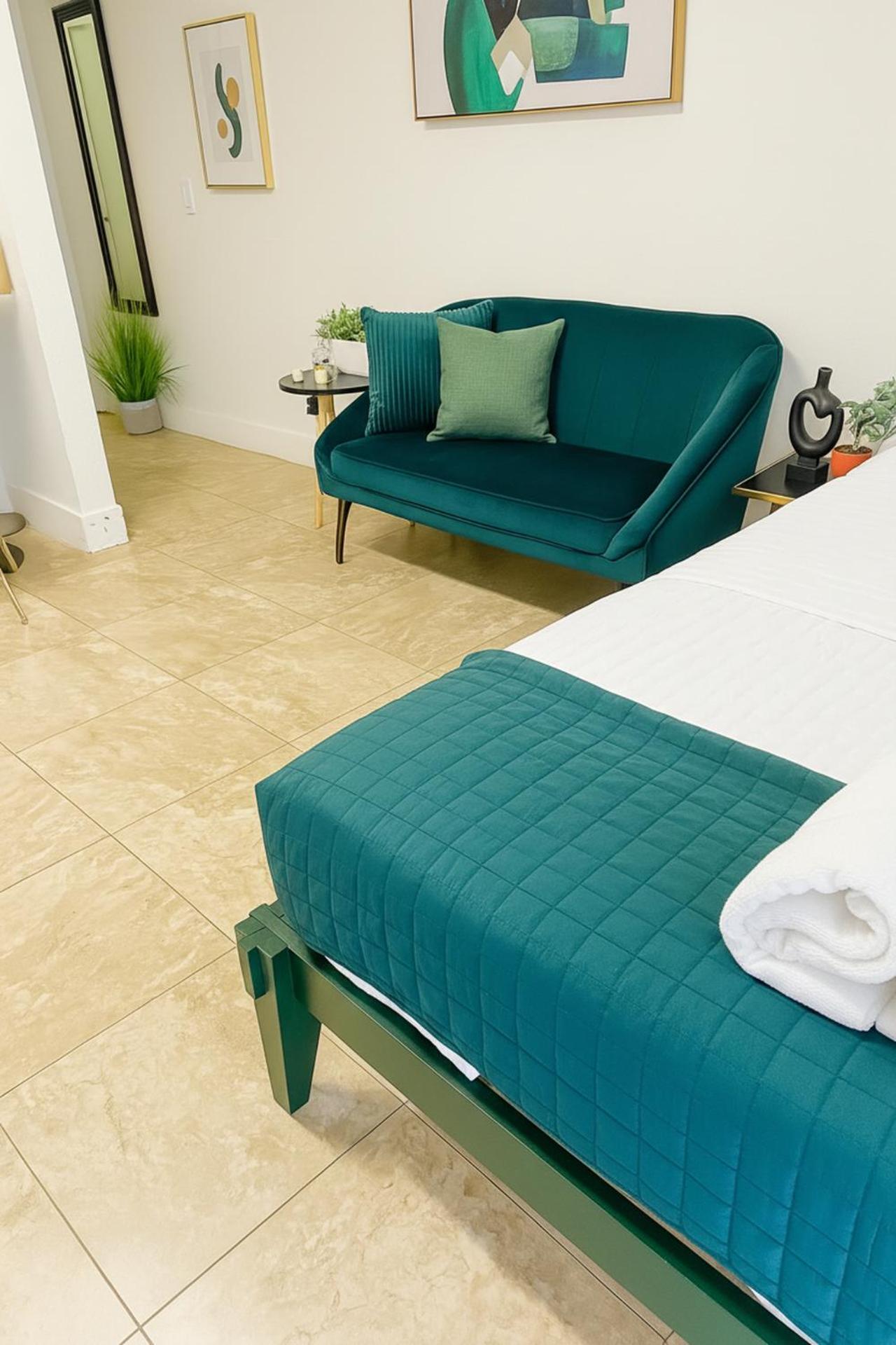 Ocean Breeze Marina Suites with Pool, Gym & Hot Tub