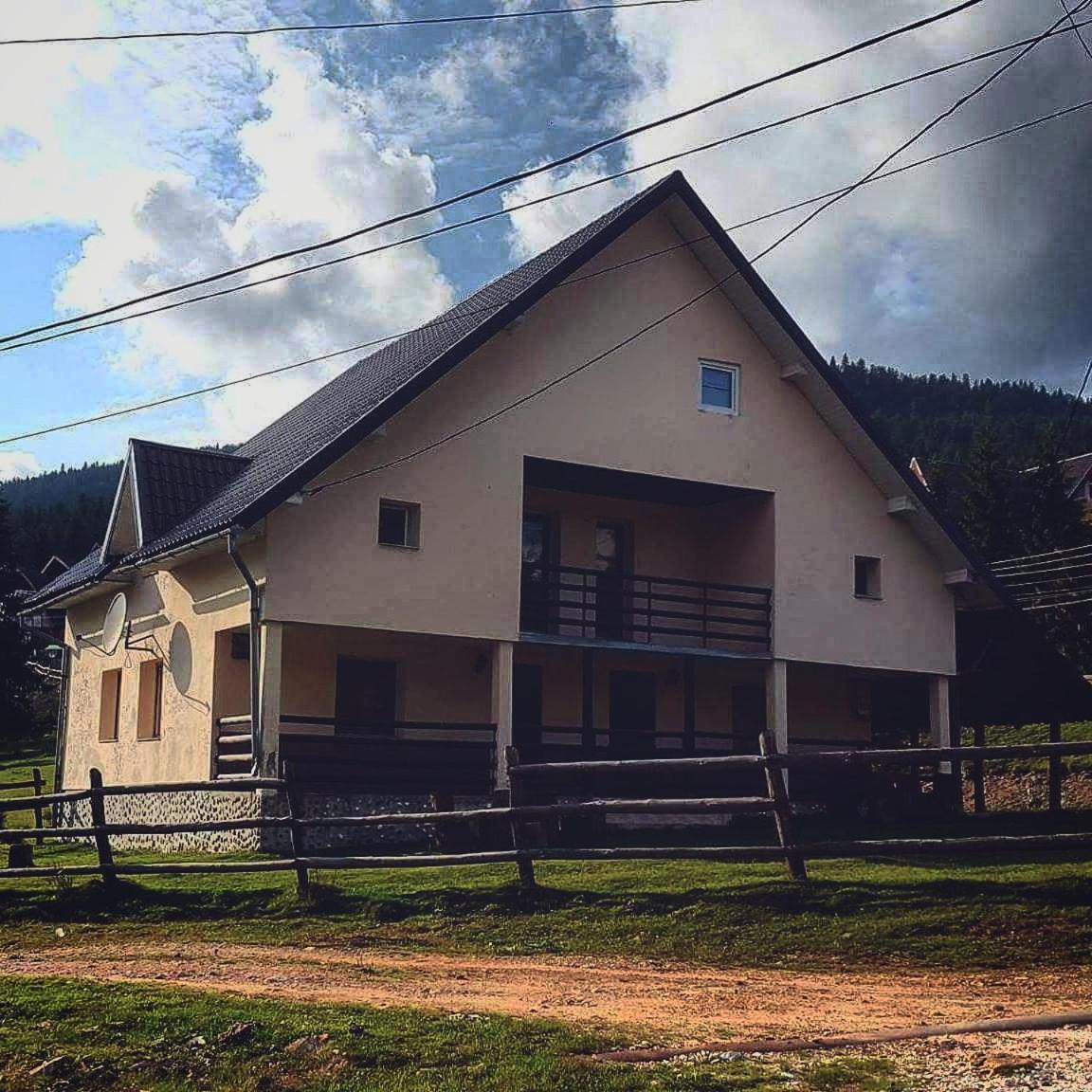 Cabana Izvorul Ariesului view 2