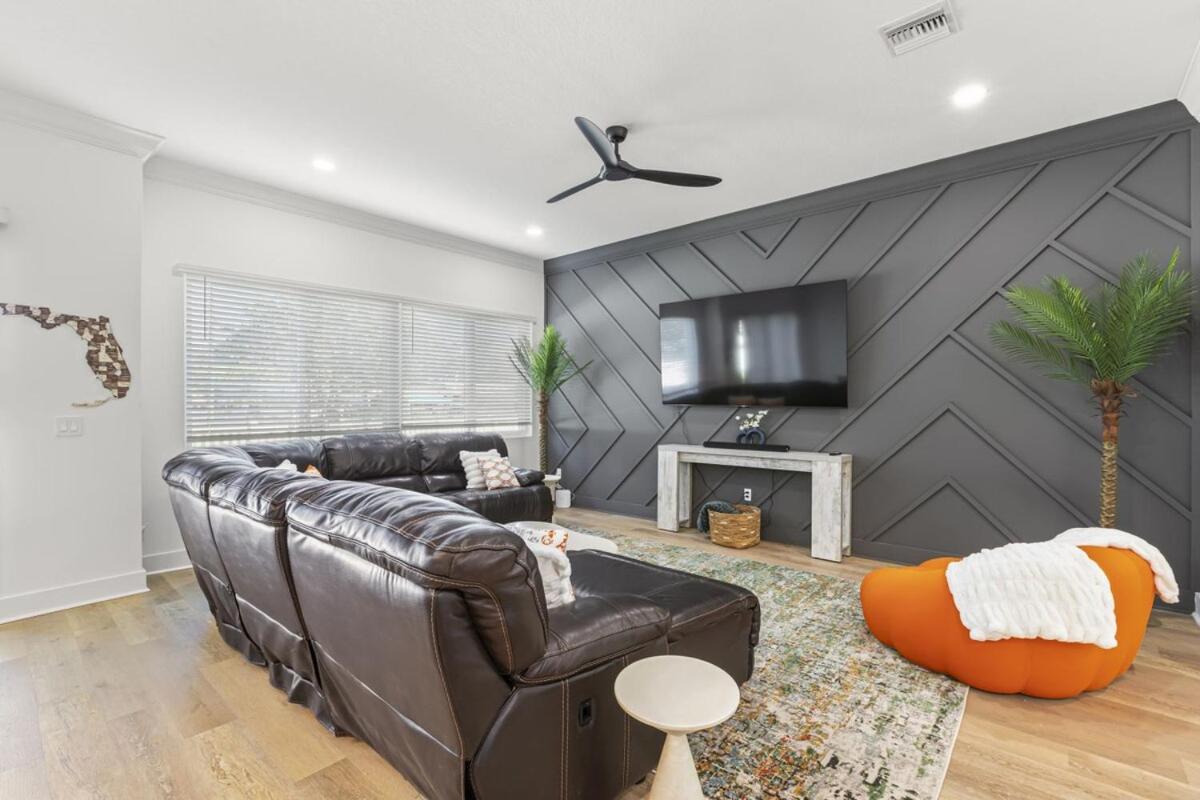 NEW! Columbus Cove - Gorgeous, Florida Themed Home In Heart of Tampa