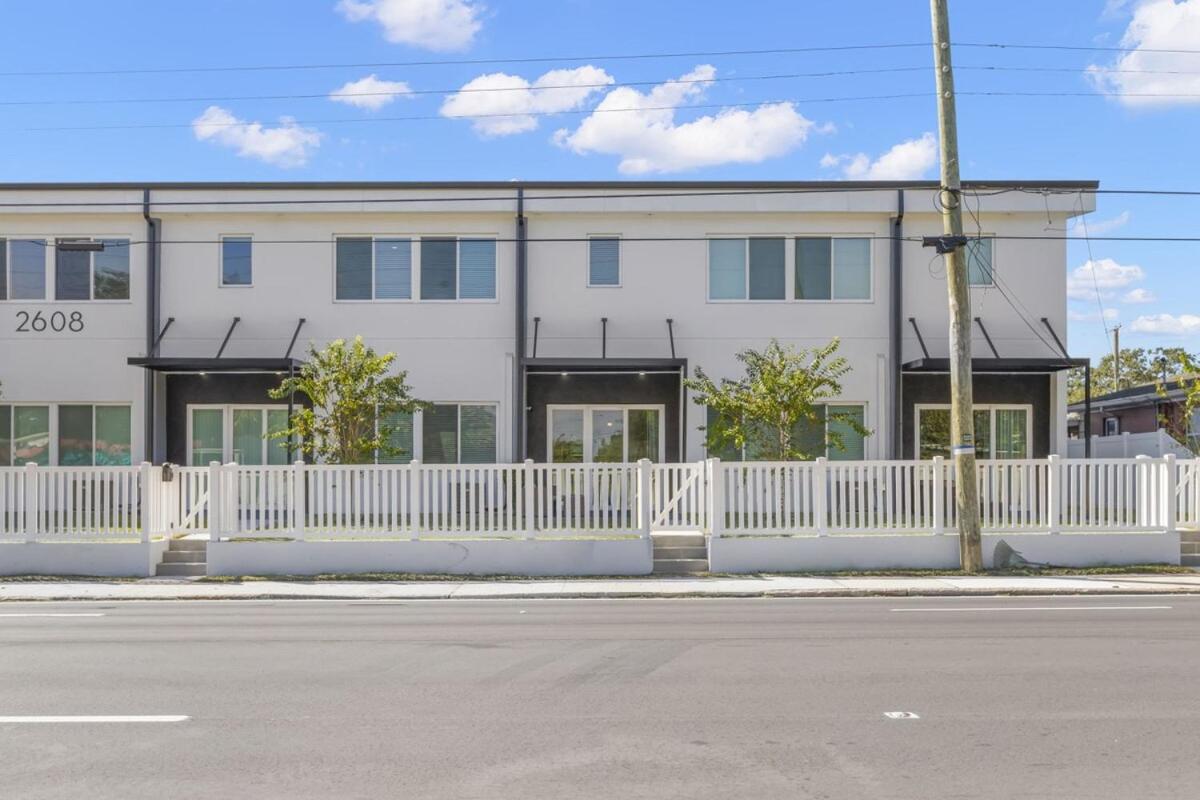 NEW! Columbus Cove - Gorgeous, Florida Themed Home In Heart of Tampa