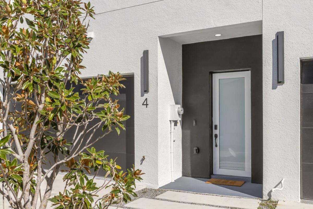 NEW! Columbus Cove - Gorgeous, Florida Themed Home In Heart of Tampa