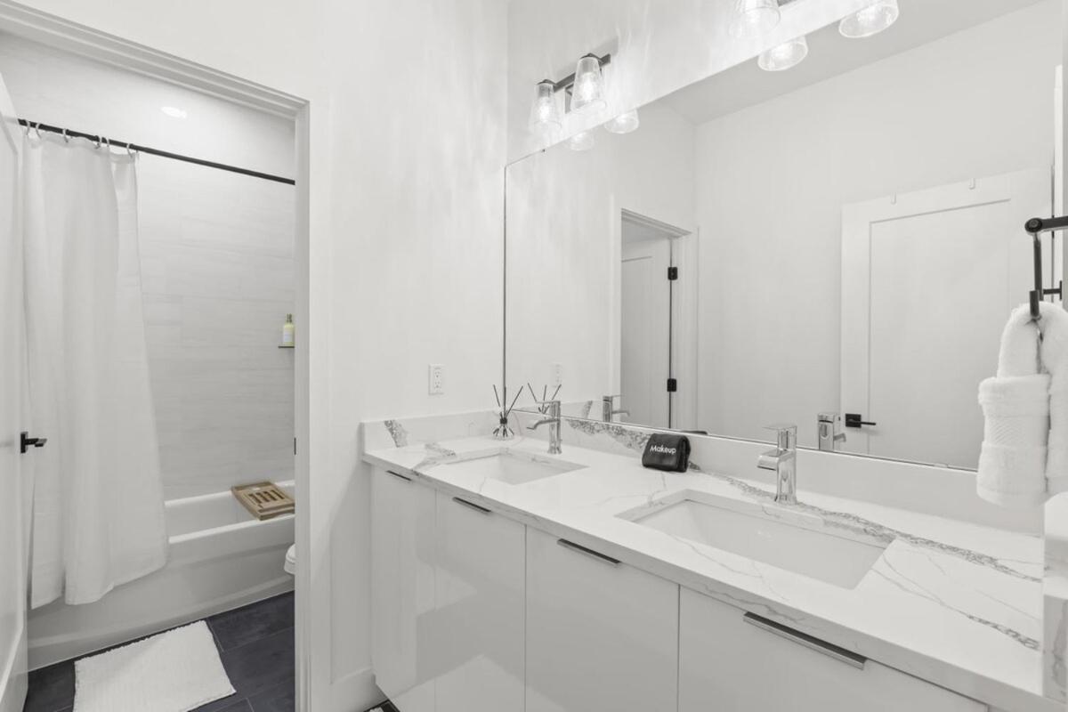 NEW! Columbus Cove - Gorgeous, Florida Themed Home In Heart of Tampa