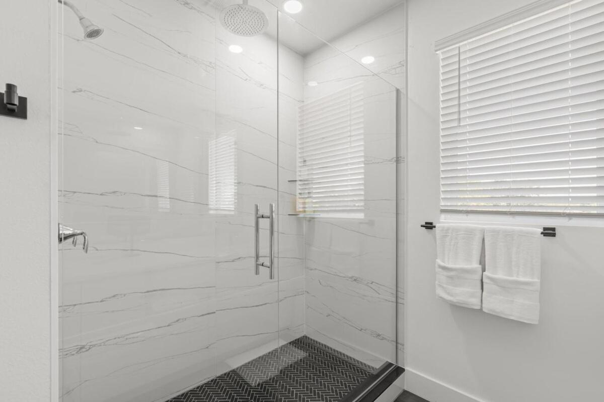 NEW! Columbus Cove - Gorgeous, Florida Themed Home In Heart of Tampa