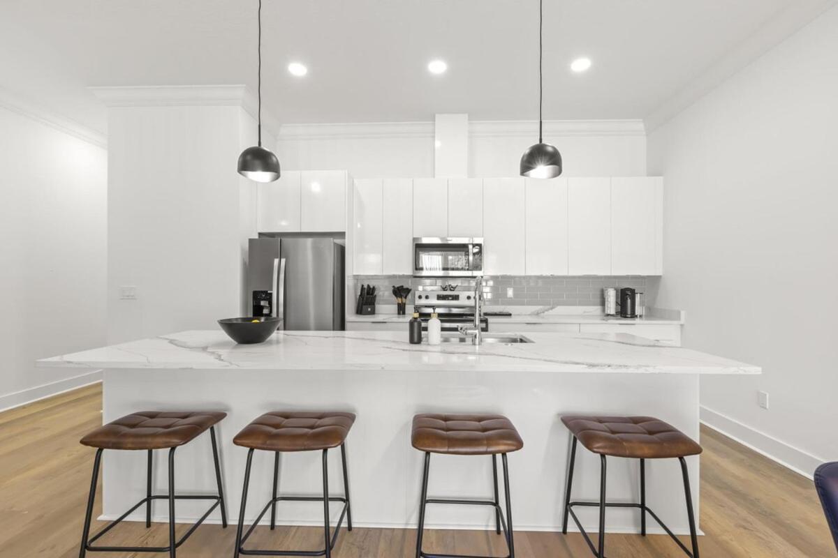 NEW! Columbus Cove - Gorgeous, Florida Themed Home In Heart of Tampa