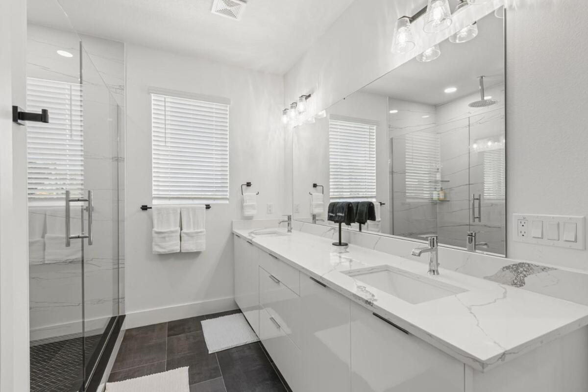 NEW! Columbus Cove - Gorgeous, Florida Themed Home In Heart of Tampa