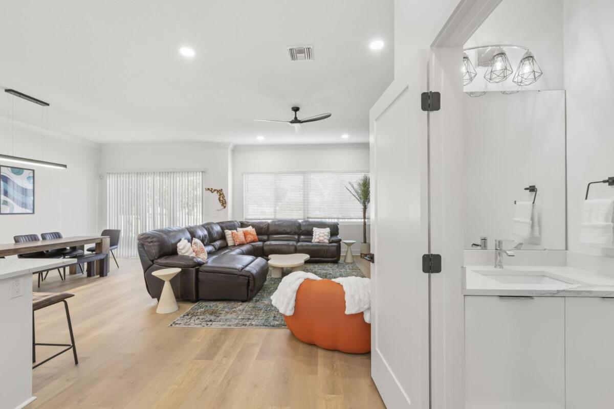 NEW! Columbus Cove - Gorgeous, Florida Themed Home In Heart of Tampa