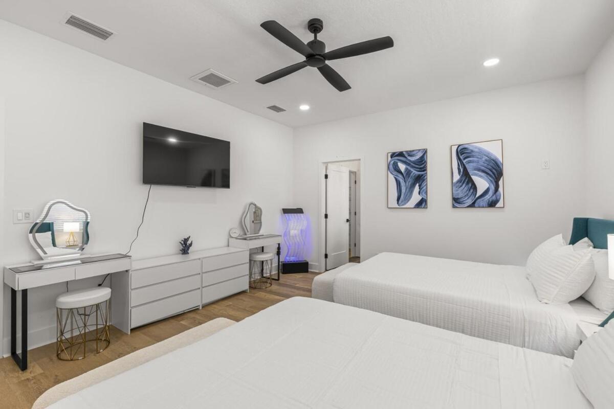 NEW! Columbus Cove - Gorgeous, Florida Themed Home In Heart of Tampa