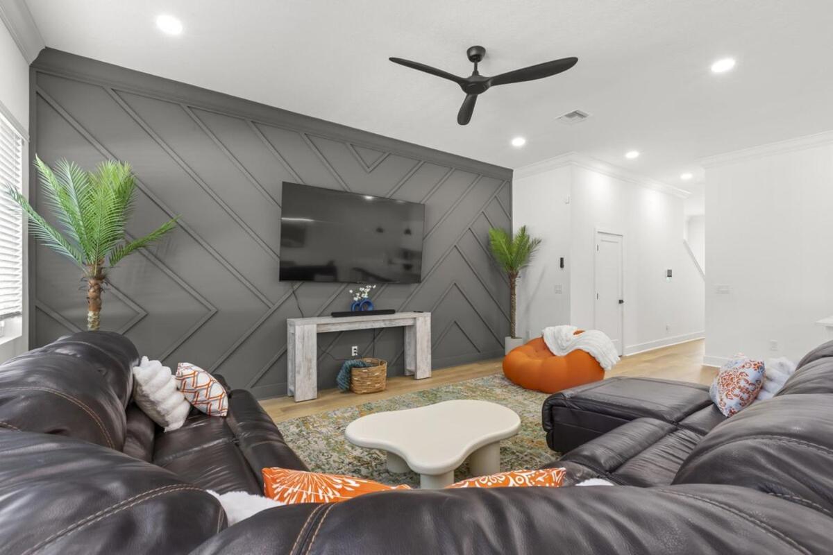 NEW! Columbus Cove - Gorgeous, Florida Themed Home In Heart of Tampa