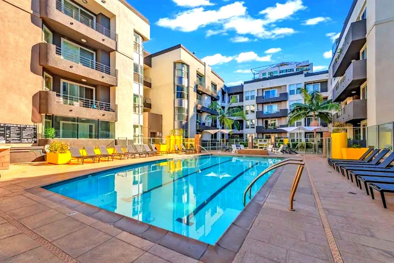 Ocean Breeze Marina Suites with Pool, Gym & Hot Tub