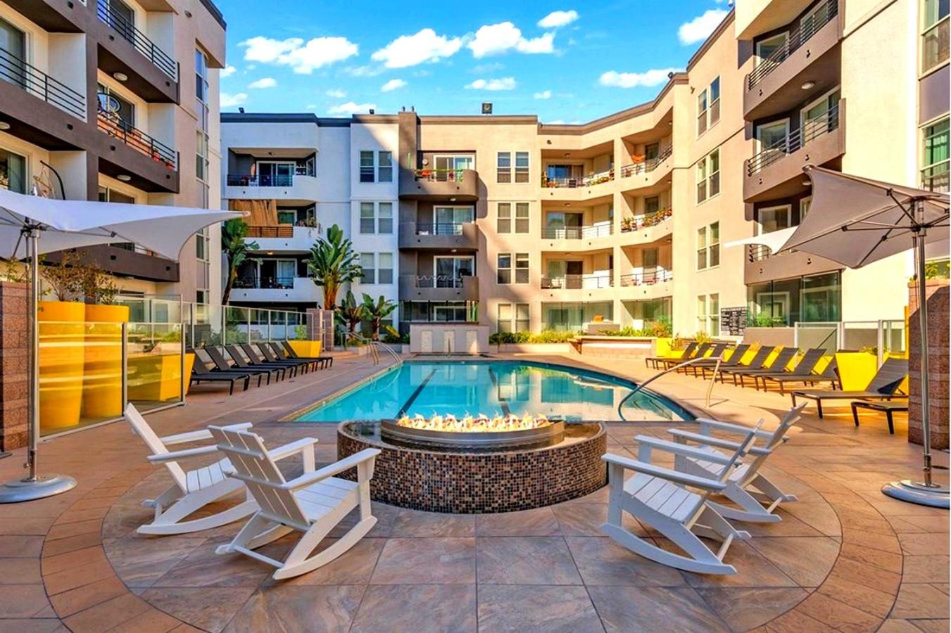 Ocean Breeze Marina Suites with Pool, Gym & Hot Tub