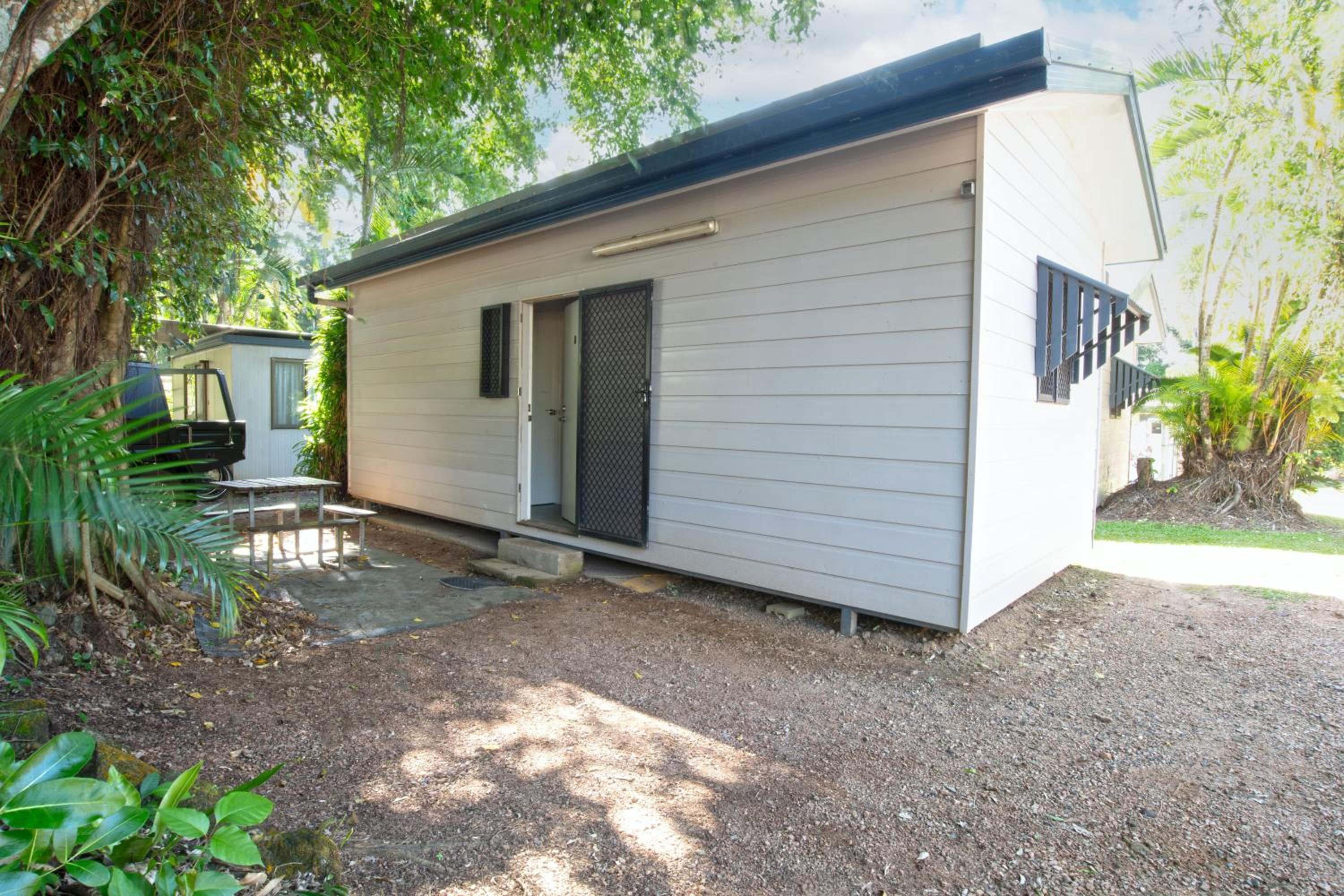 Tropical Hibiscus Caravan Park