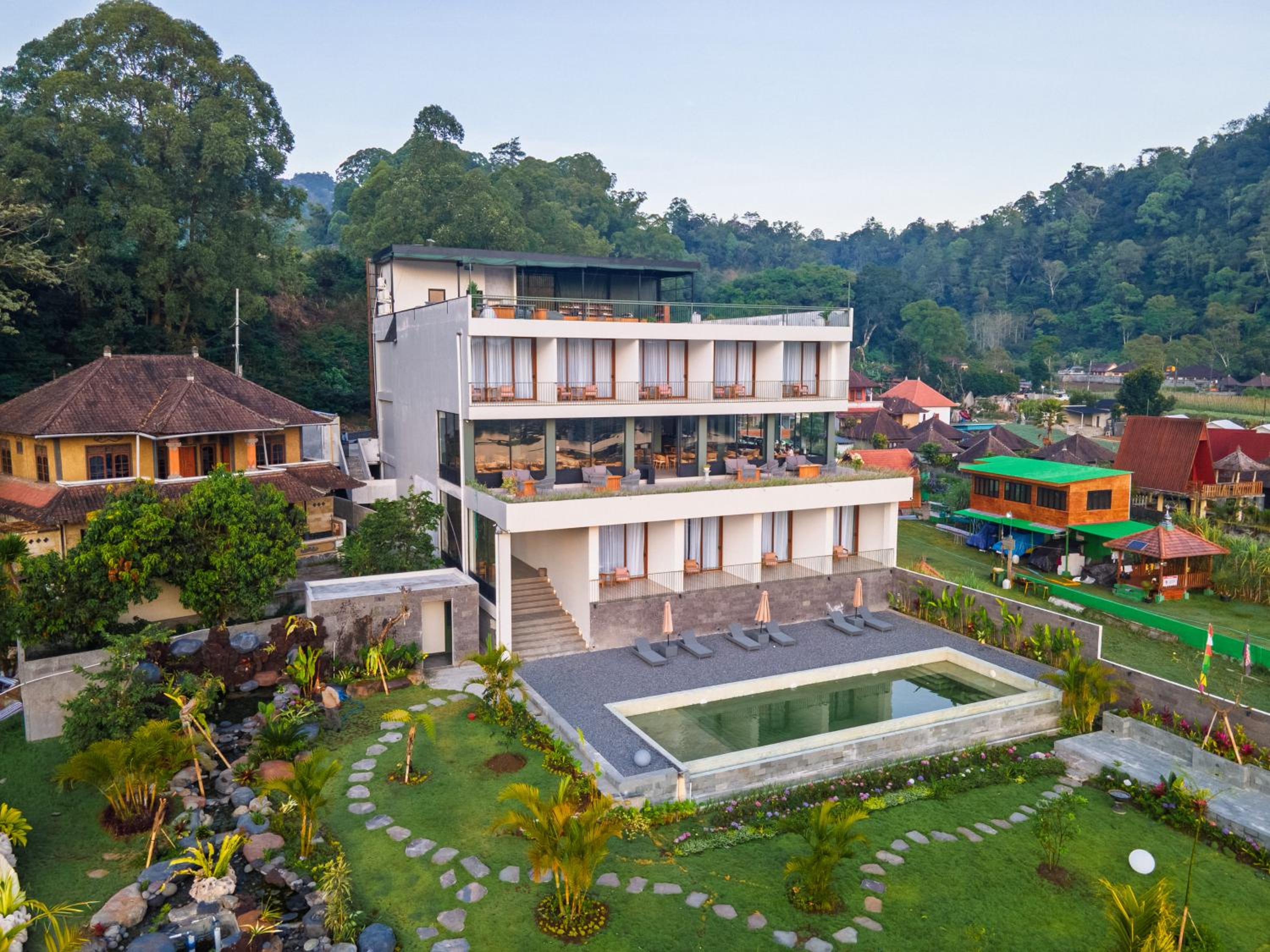 Tribhuwana Padma Lake Resort