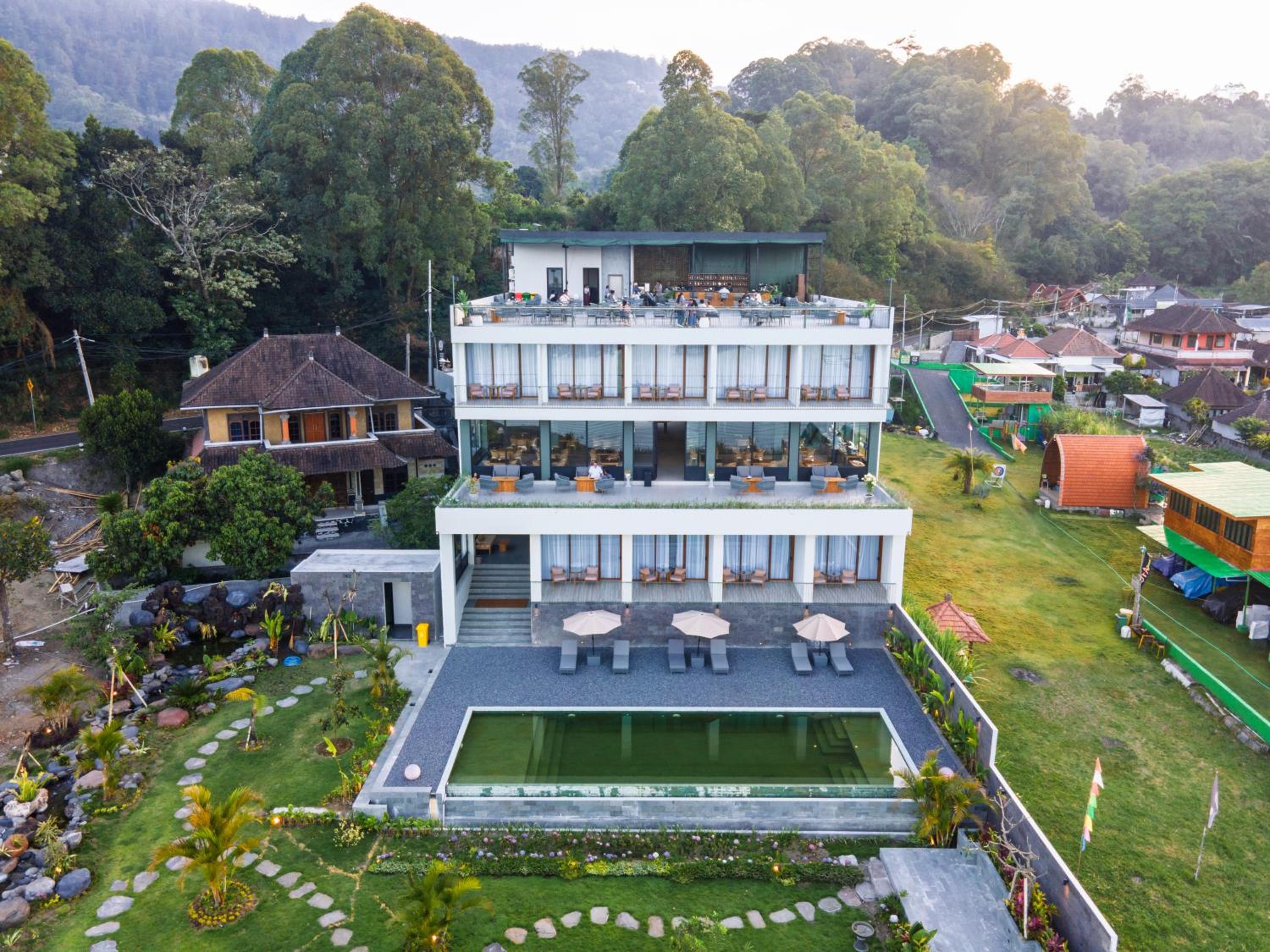 Tribhuwana Padma Lake Resort