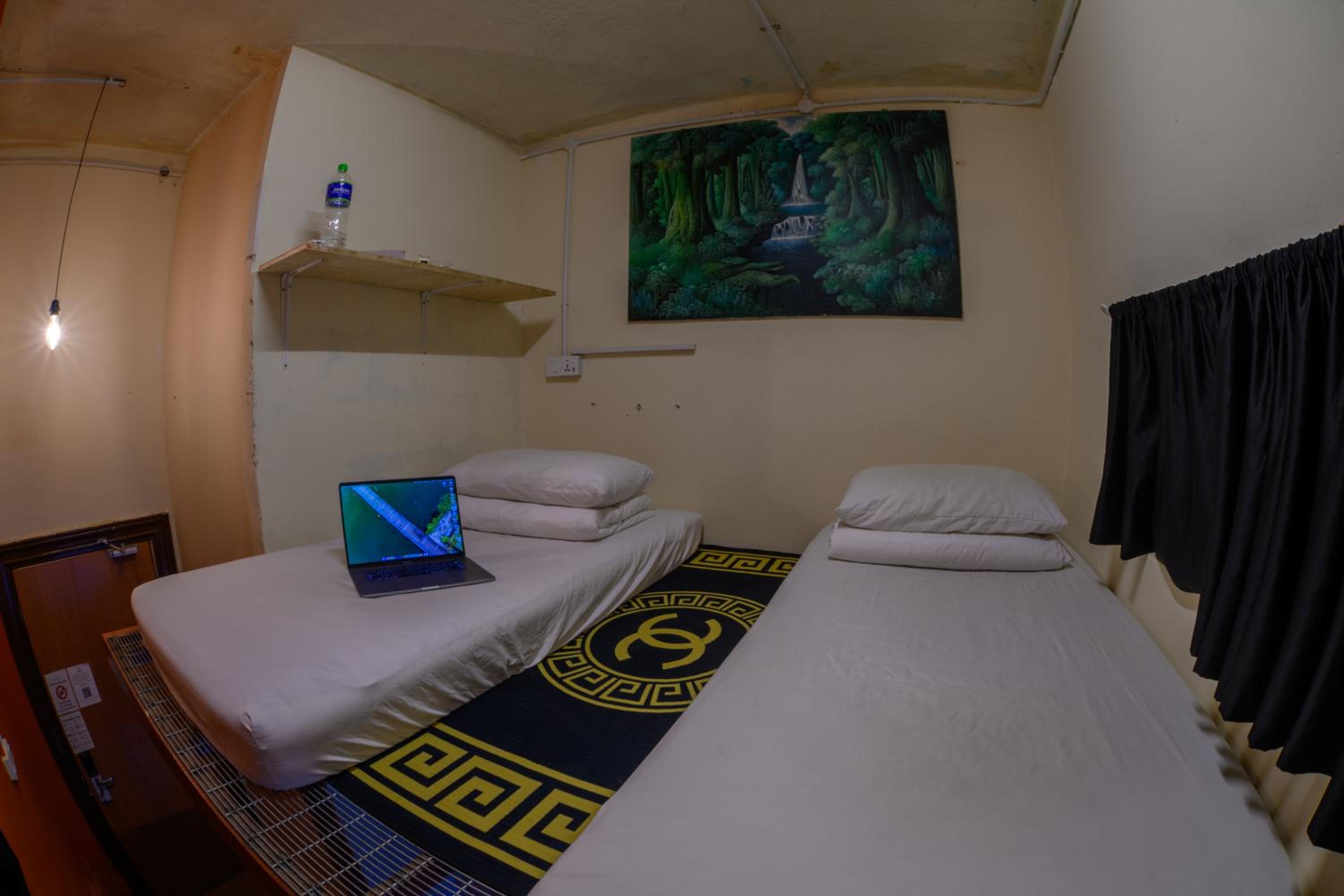 Poolside By Mingle - Party Hostel with Private Pool