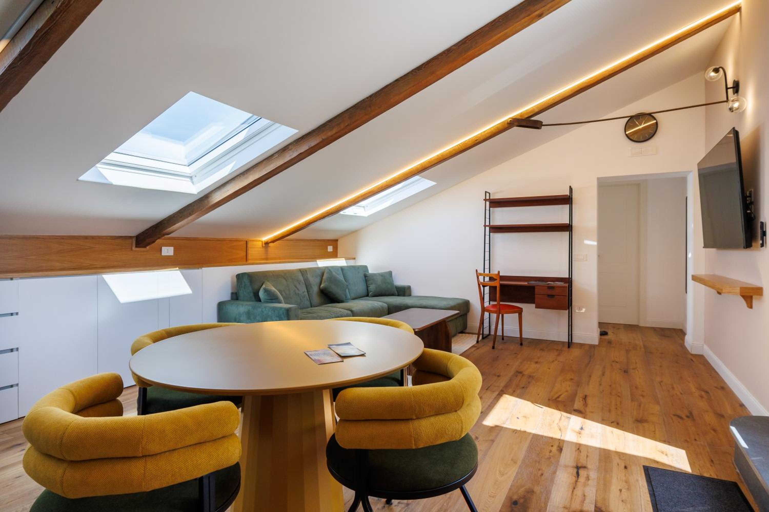Exclusive Spaccanapoli Penthouse-Terrace with Lift By HouseinNaples