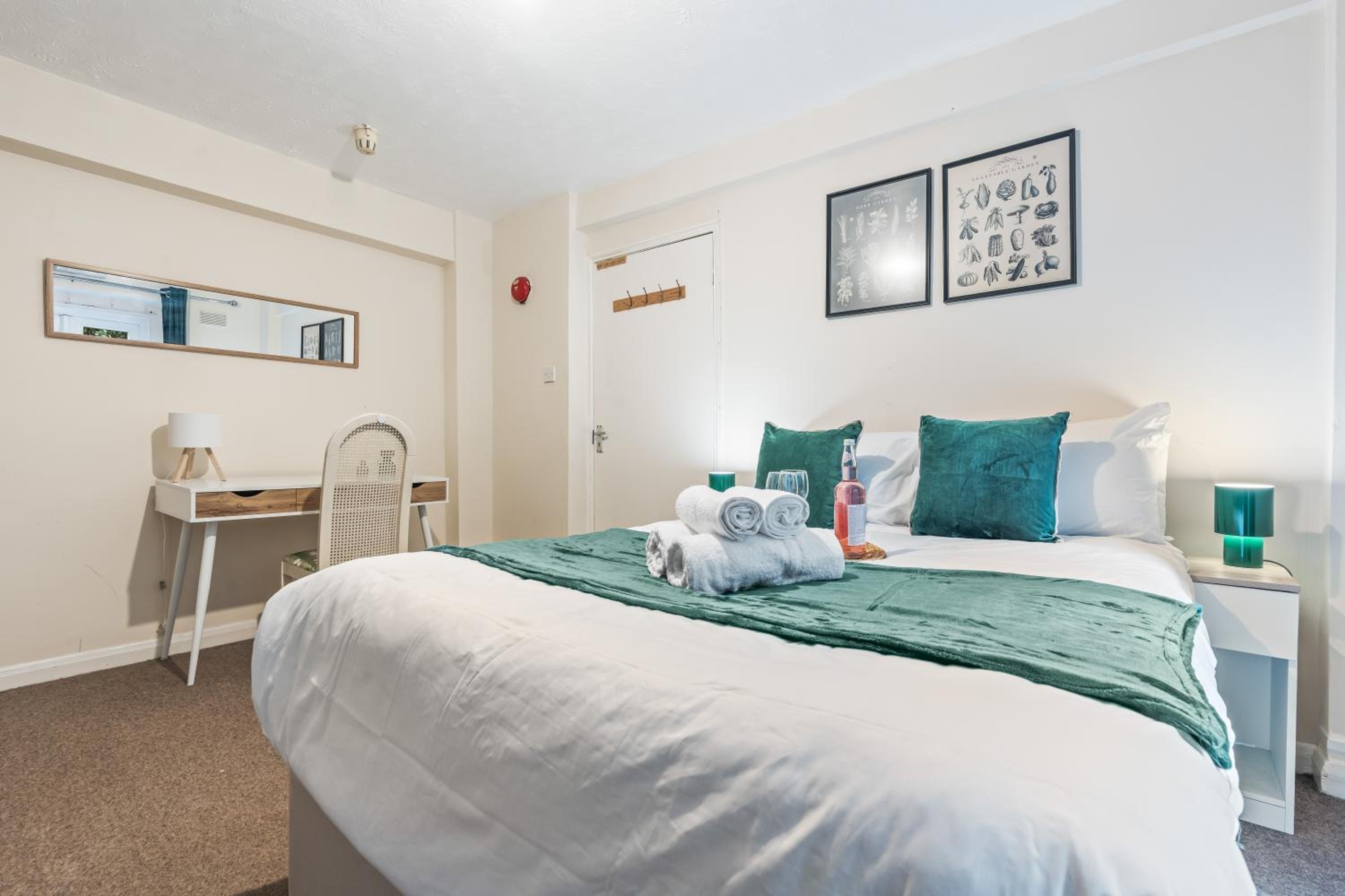 Stylish 3 Bed Fulham Sleeps 10, Stamford Bridge