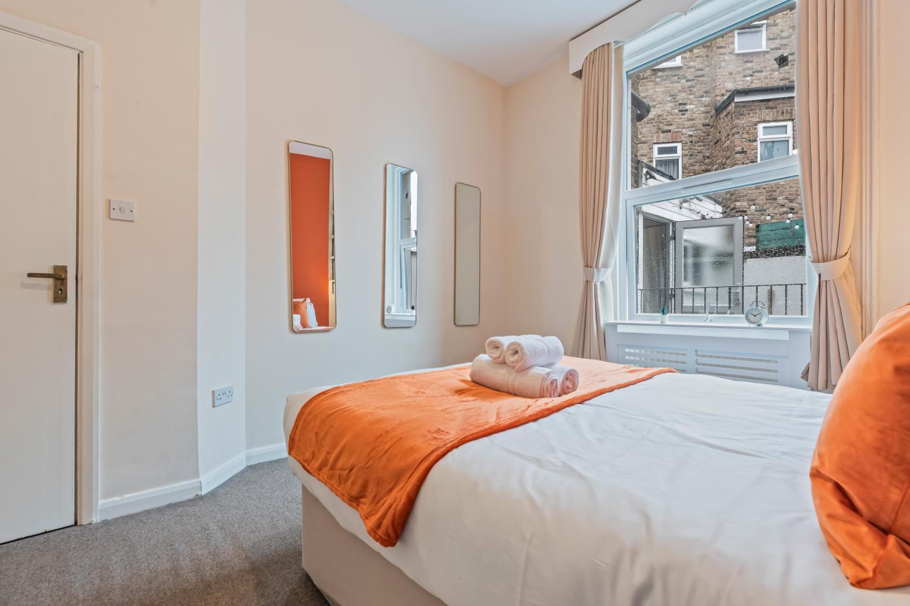 Stylish 3 Bed Fulham Sleeps 10, Stamford Bridge