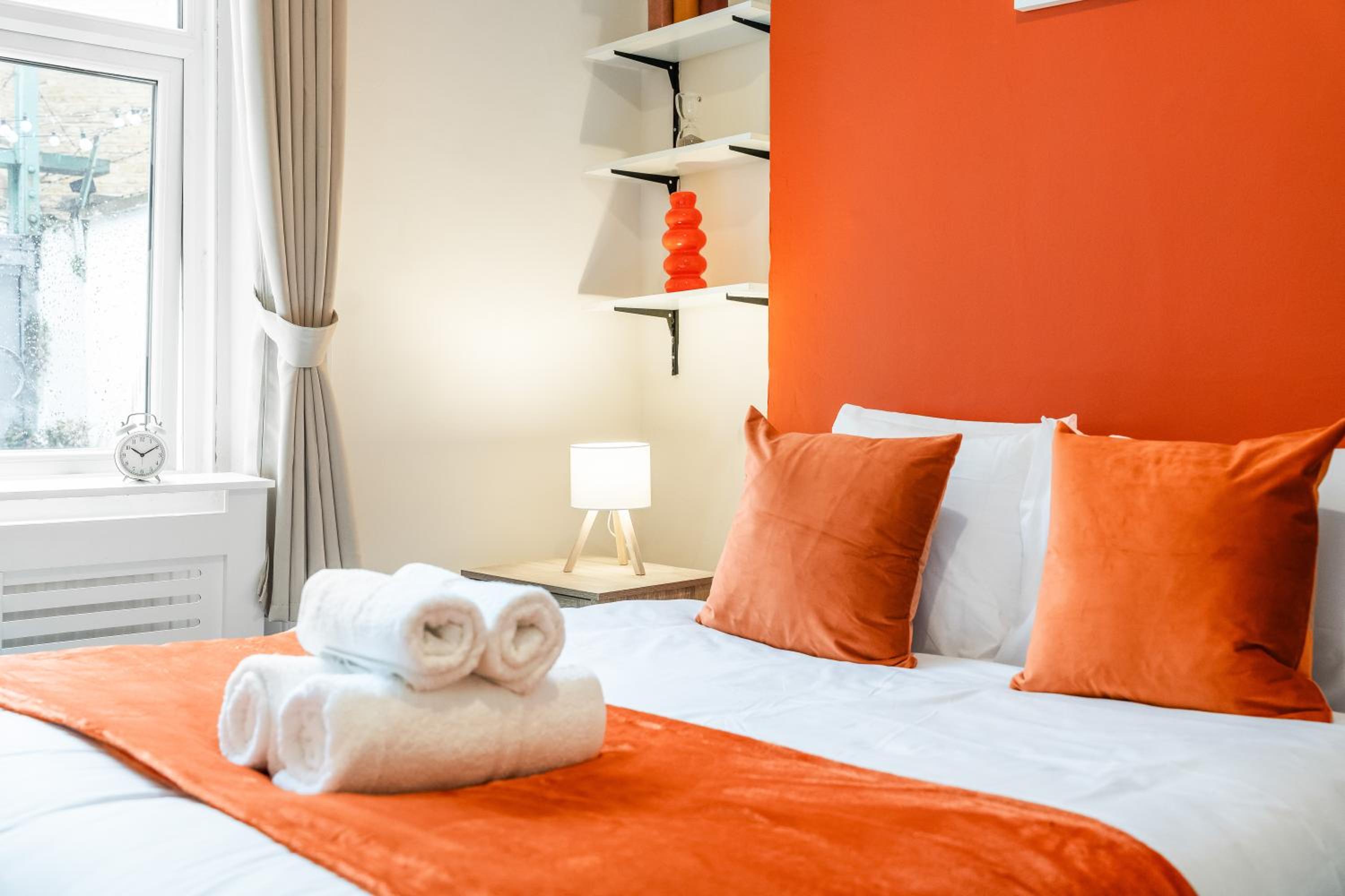 Stylish 3 Bed Fulham Sleeps 10, Stamford Bridge