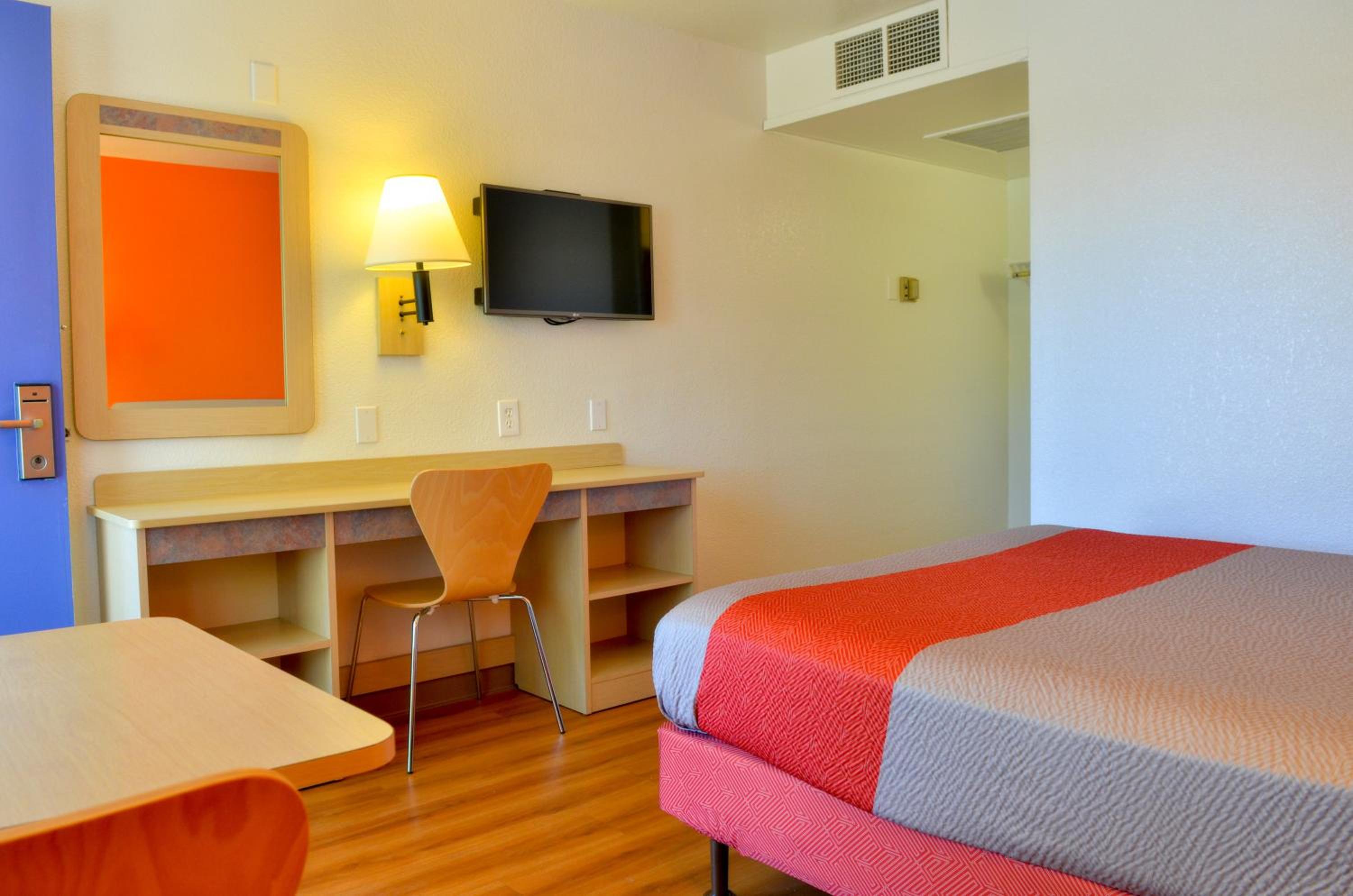 Motel 6 - Santa Nella, on i-5