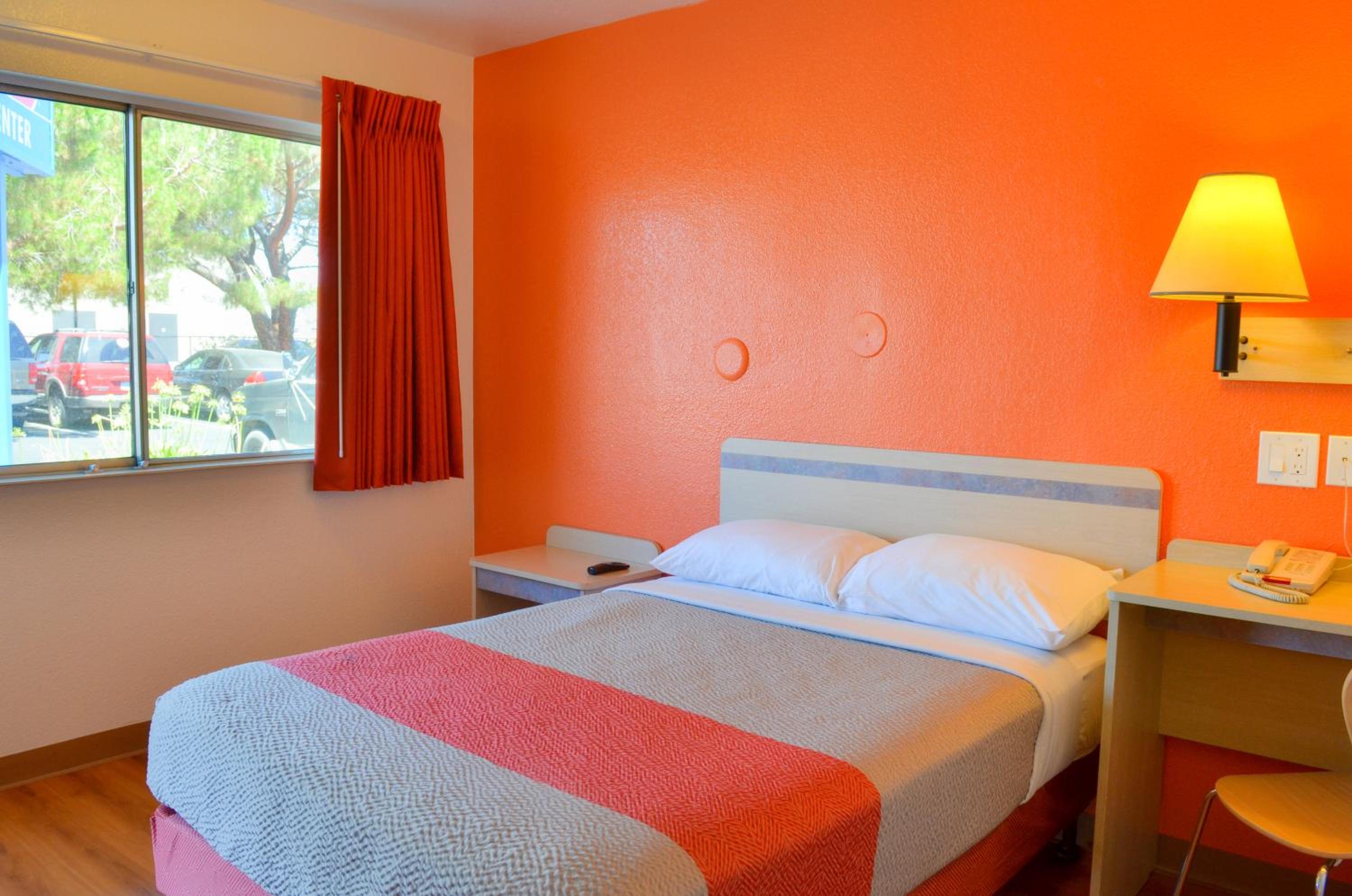 Motel 6 - Santa Nella, on i-5