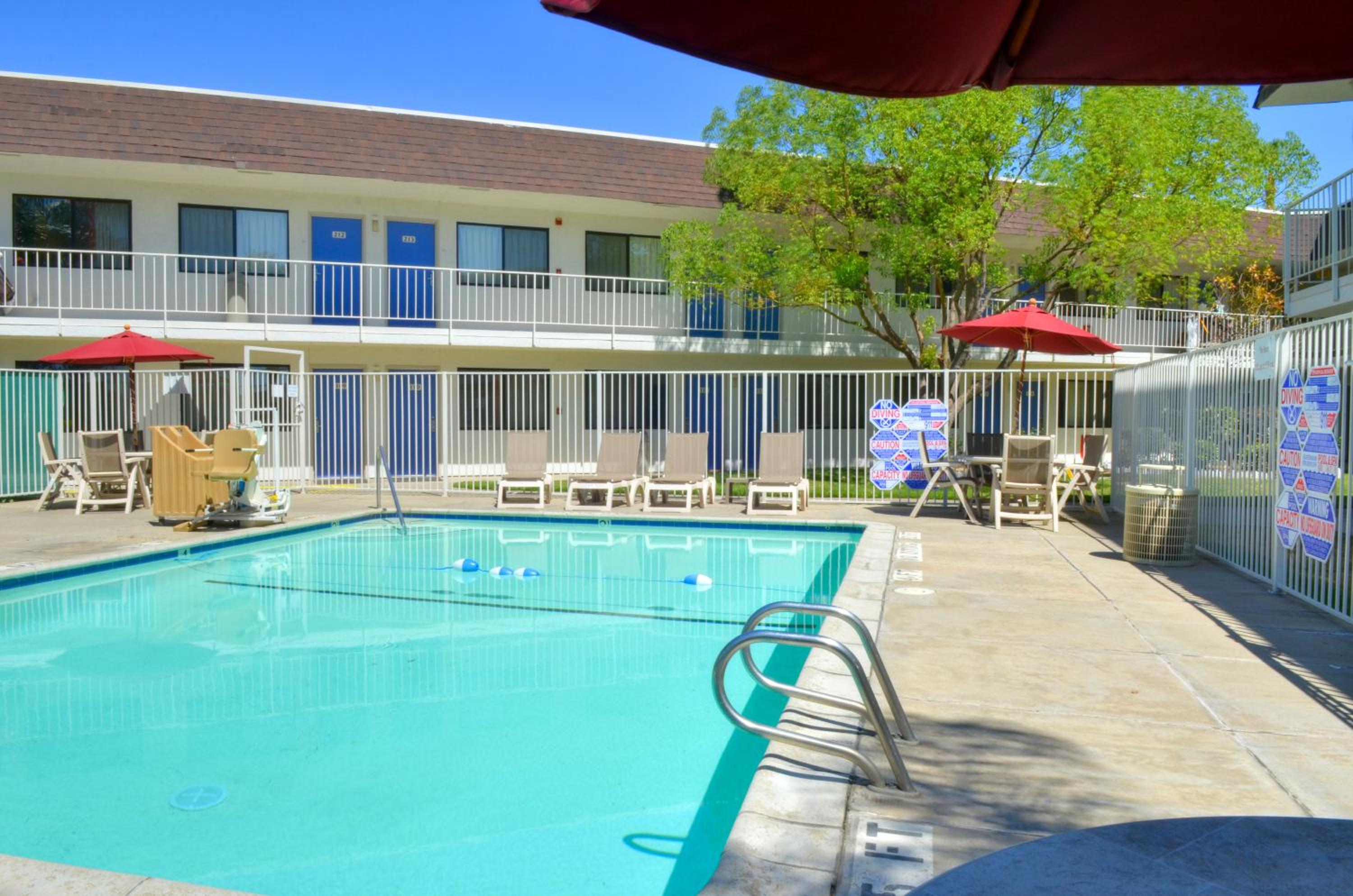 Motel 6 - Santa Nella, on i-5