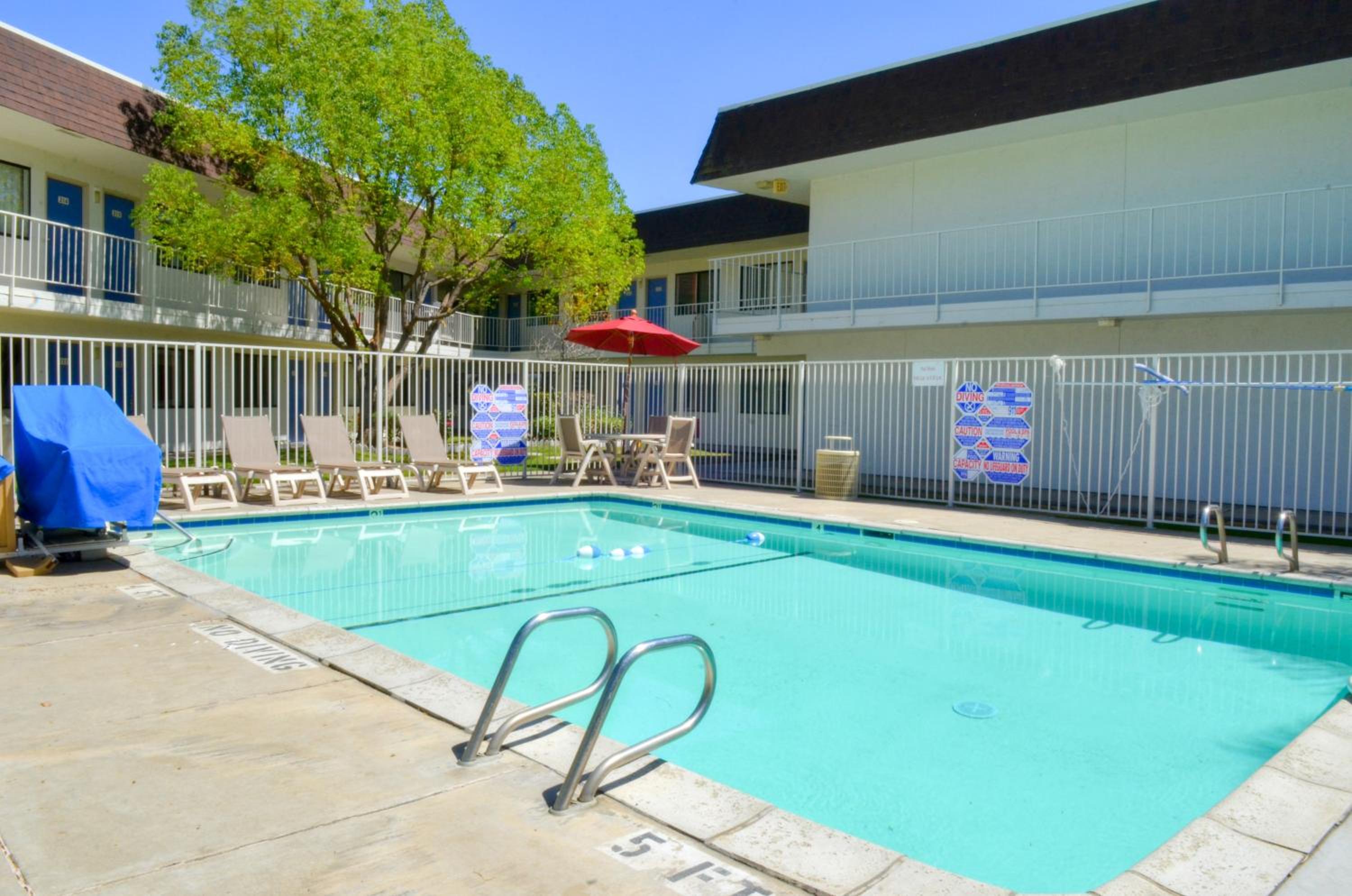 Motel 6 - Santa Nella, on i-5
