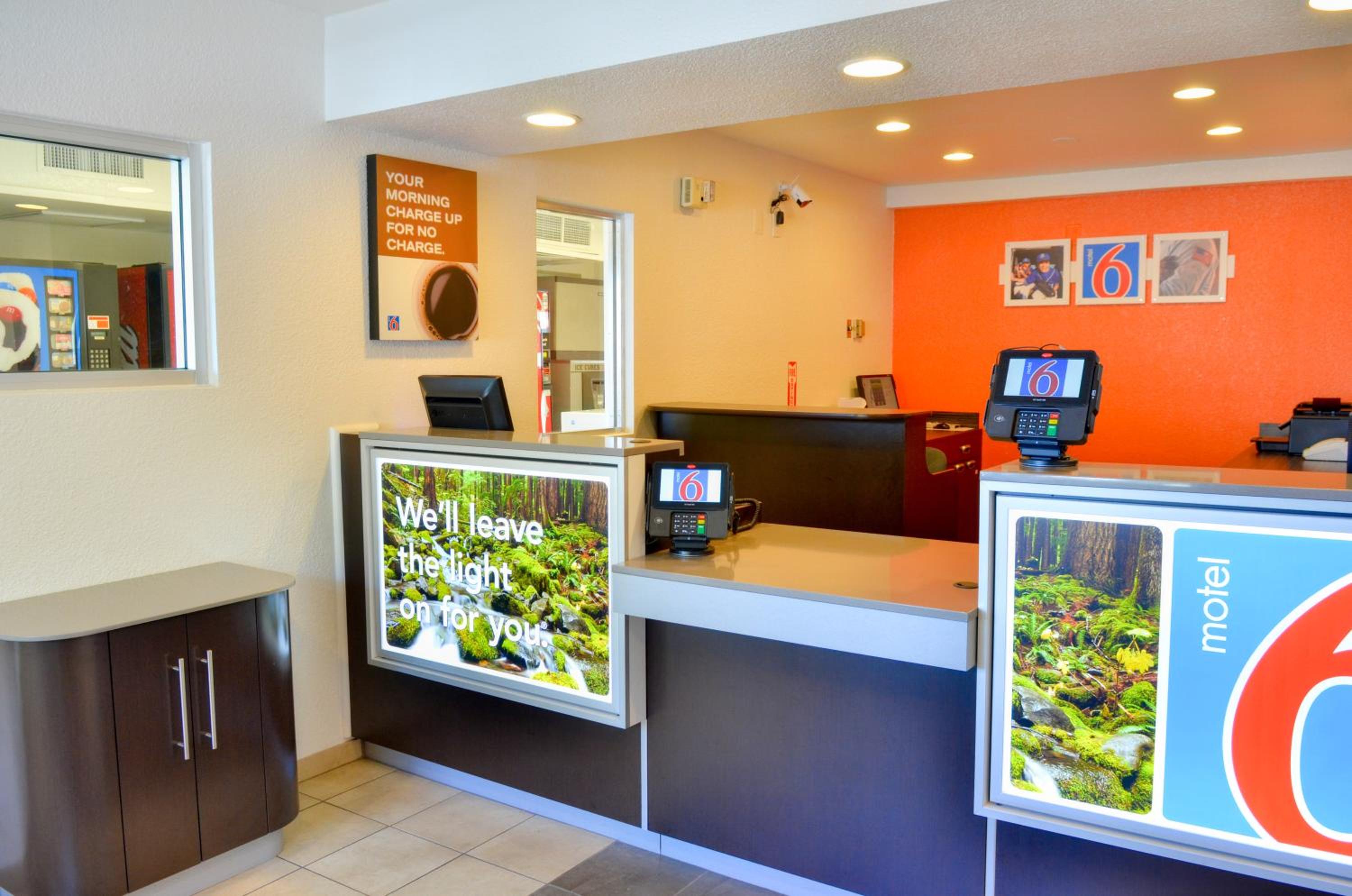 Motel 6 - Santa Nella, on i-5