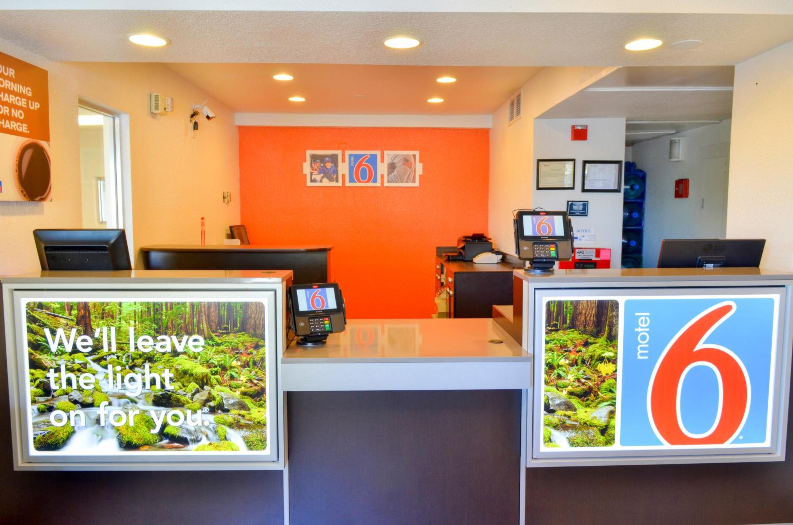 Motel 6 - Santa Nella, on i-5