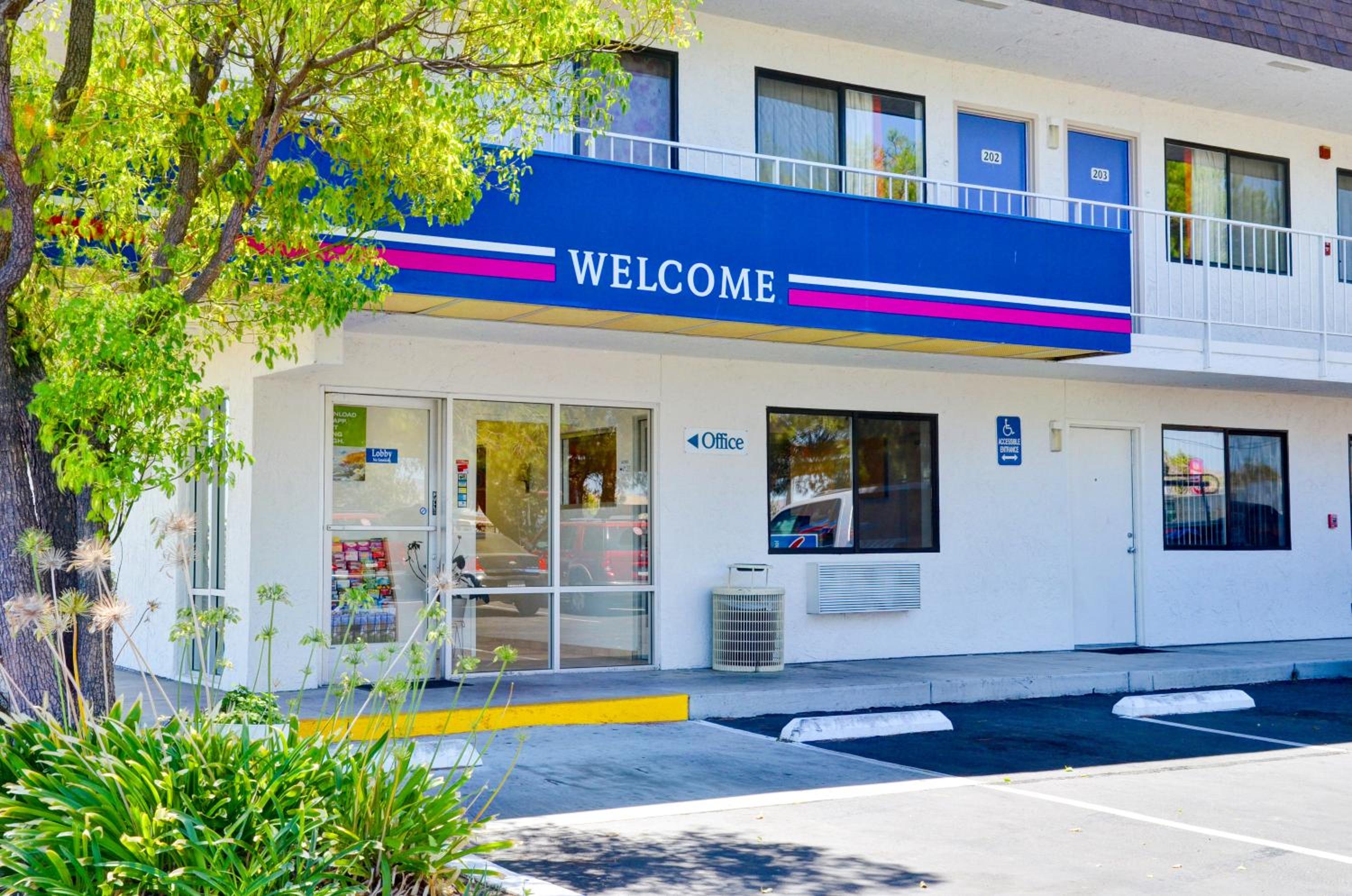 Motel 6 - Santa Nella, on i-5