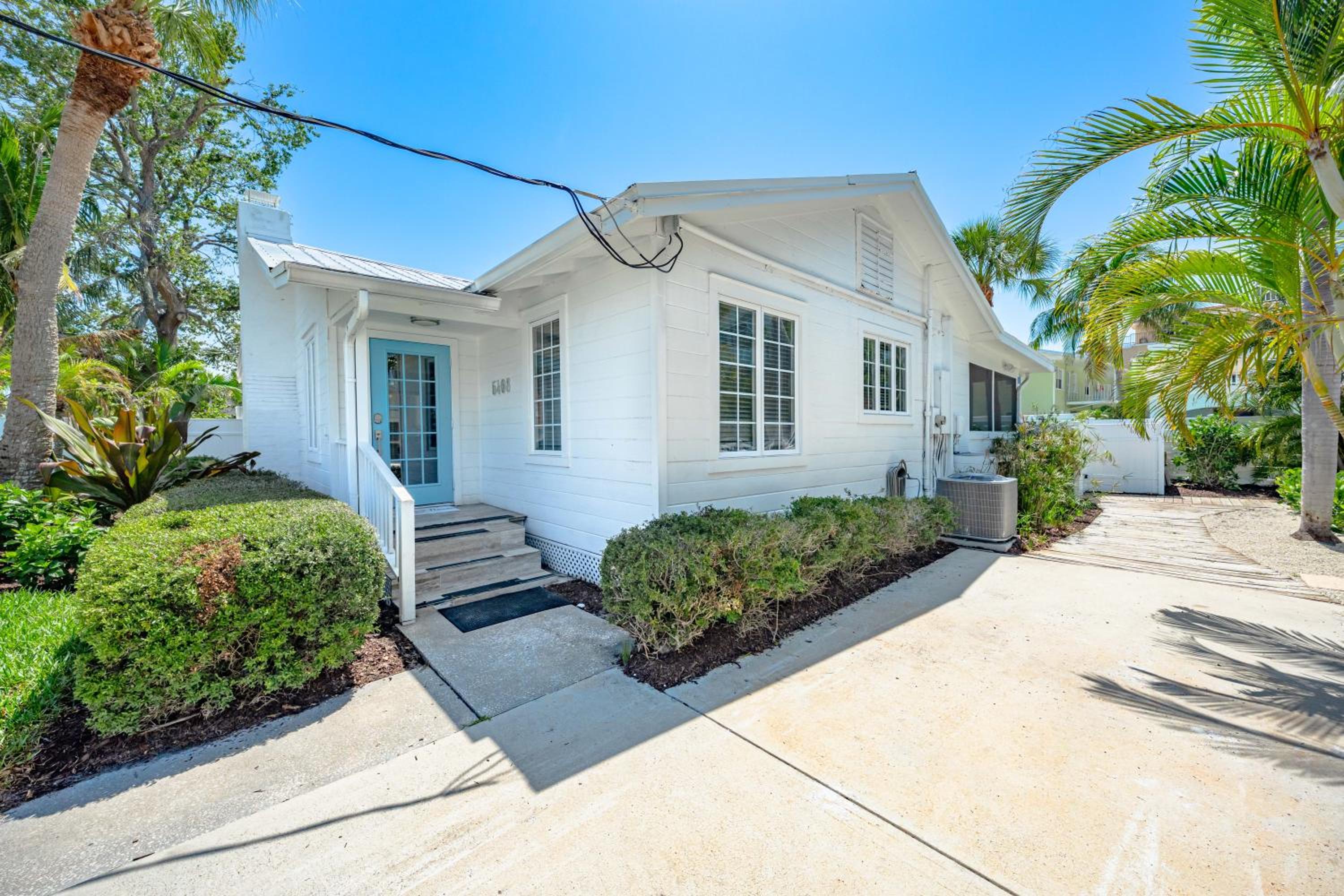 A Charming Beach Cottage by Beachside Management