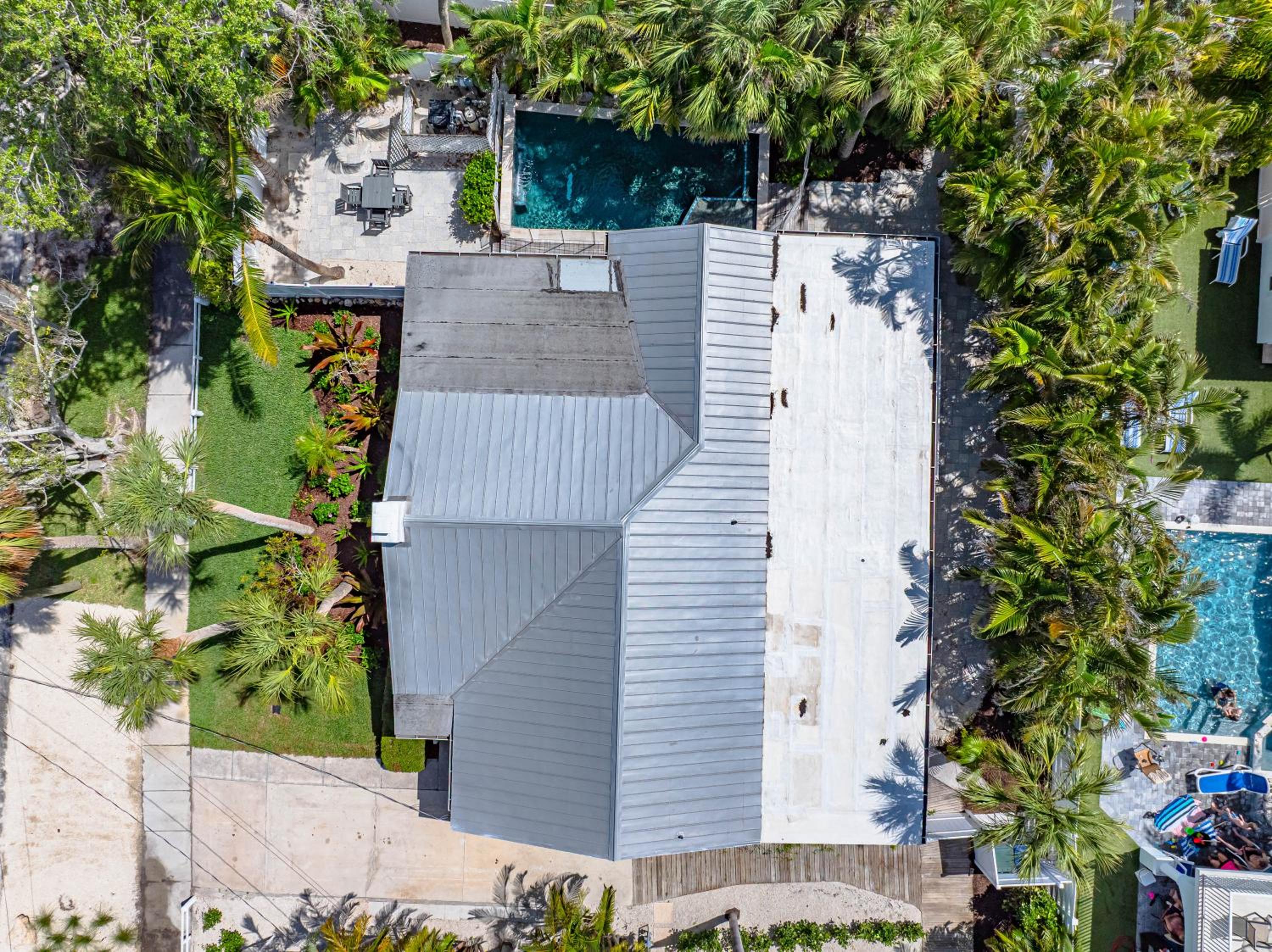A Charming Beach Cottage by Beachside Management