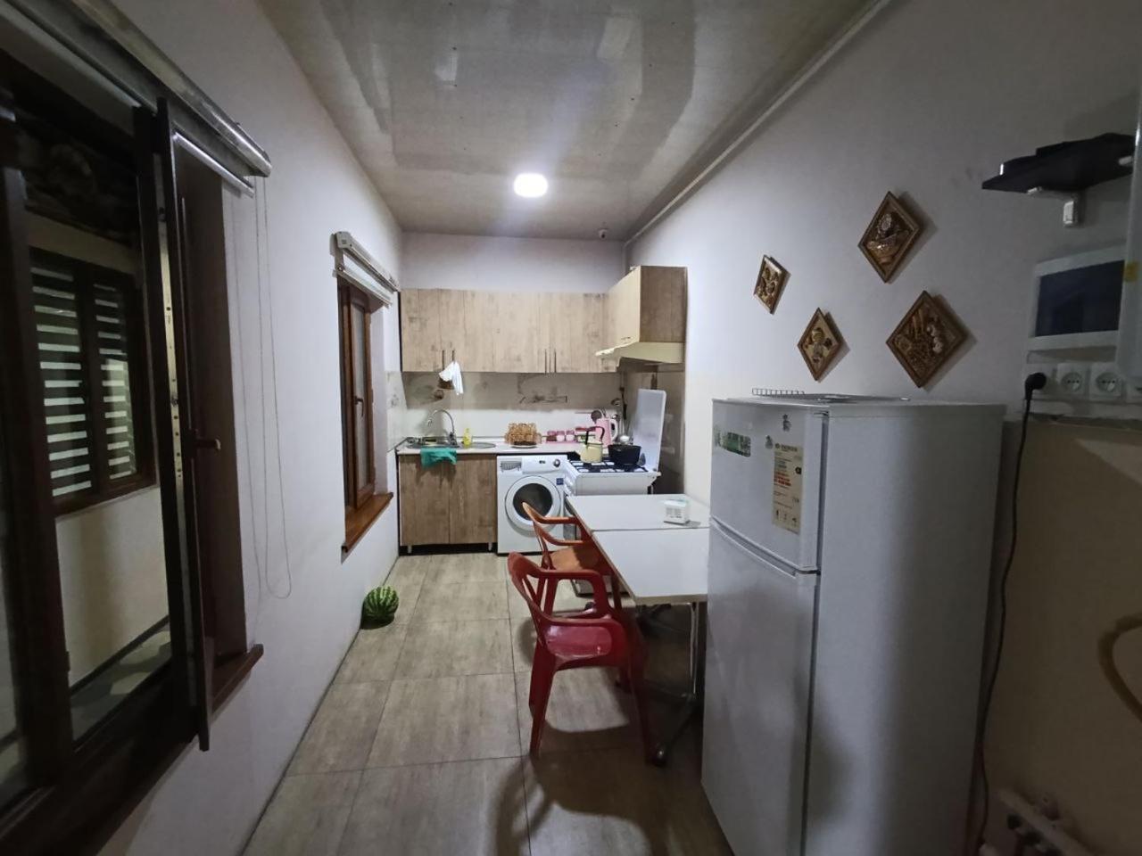 Caravan Hostel Near Airport