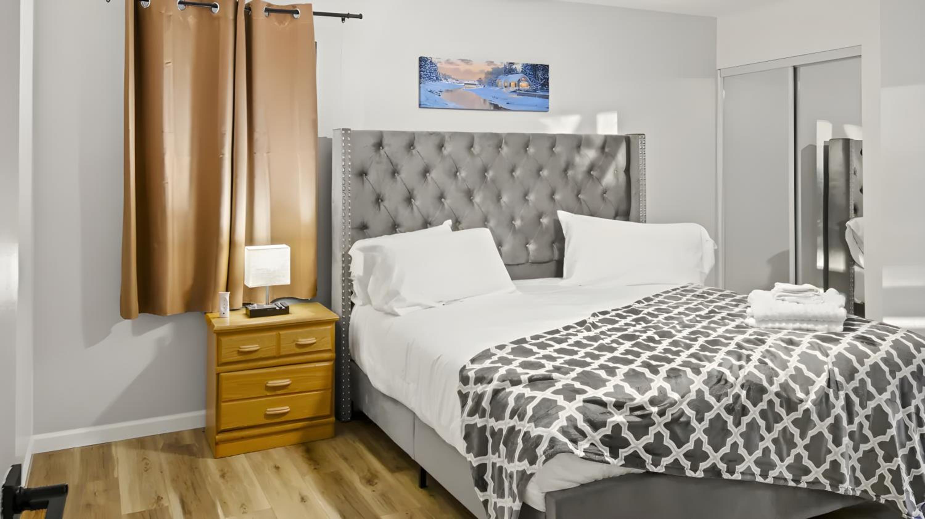 Moonridge Ski & Zoo Chalet With Hot Tub retreat
