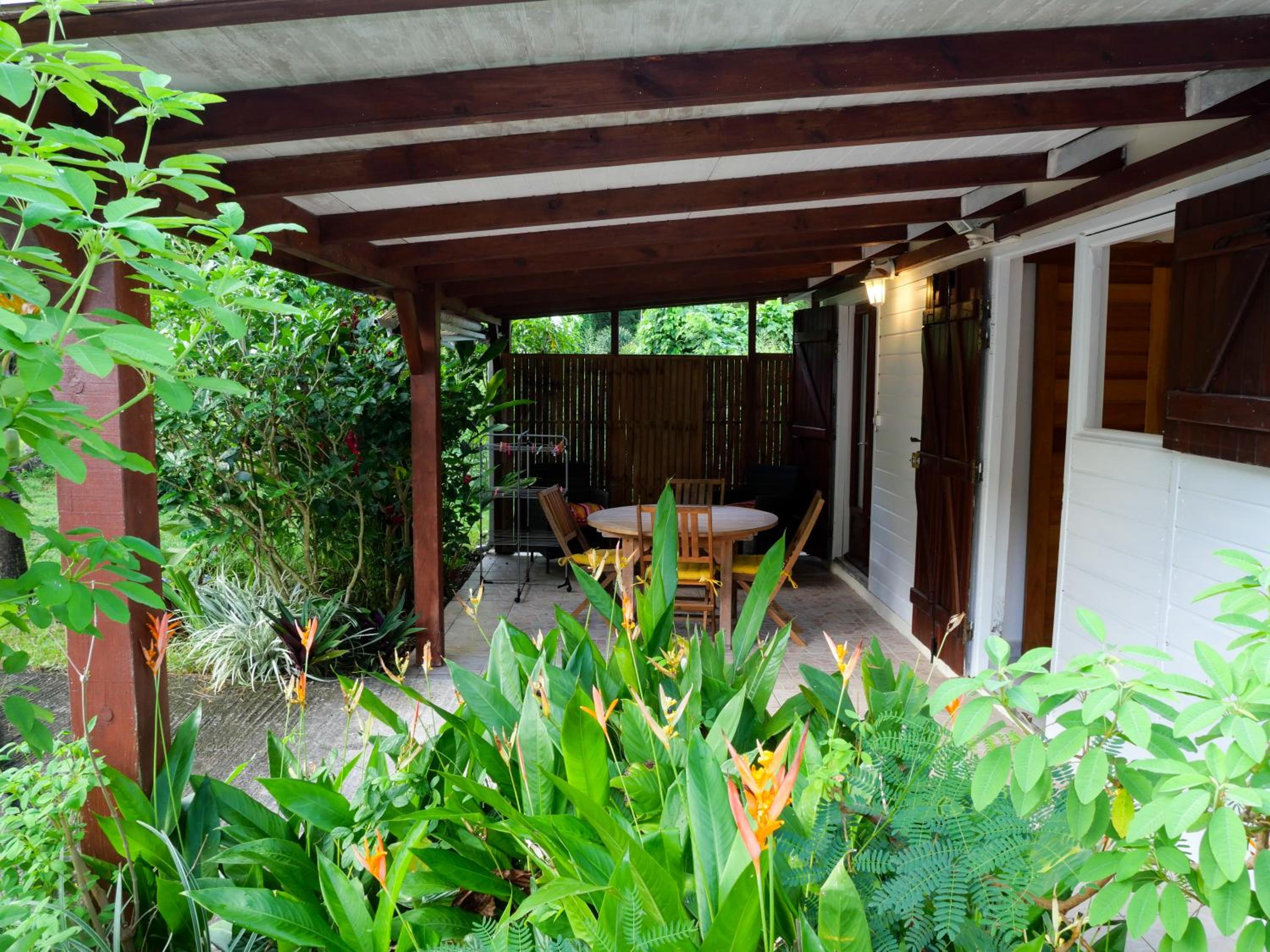 Ti kaz houelmont studio vue jardin, proche plage de Rivière-Sens
