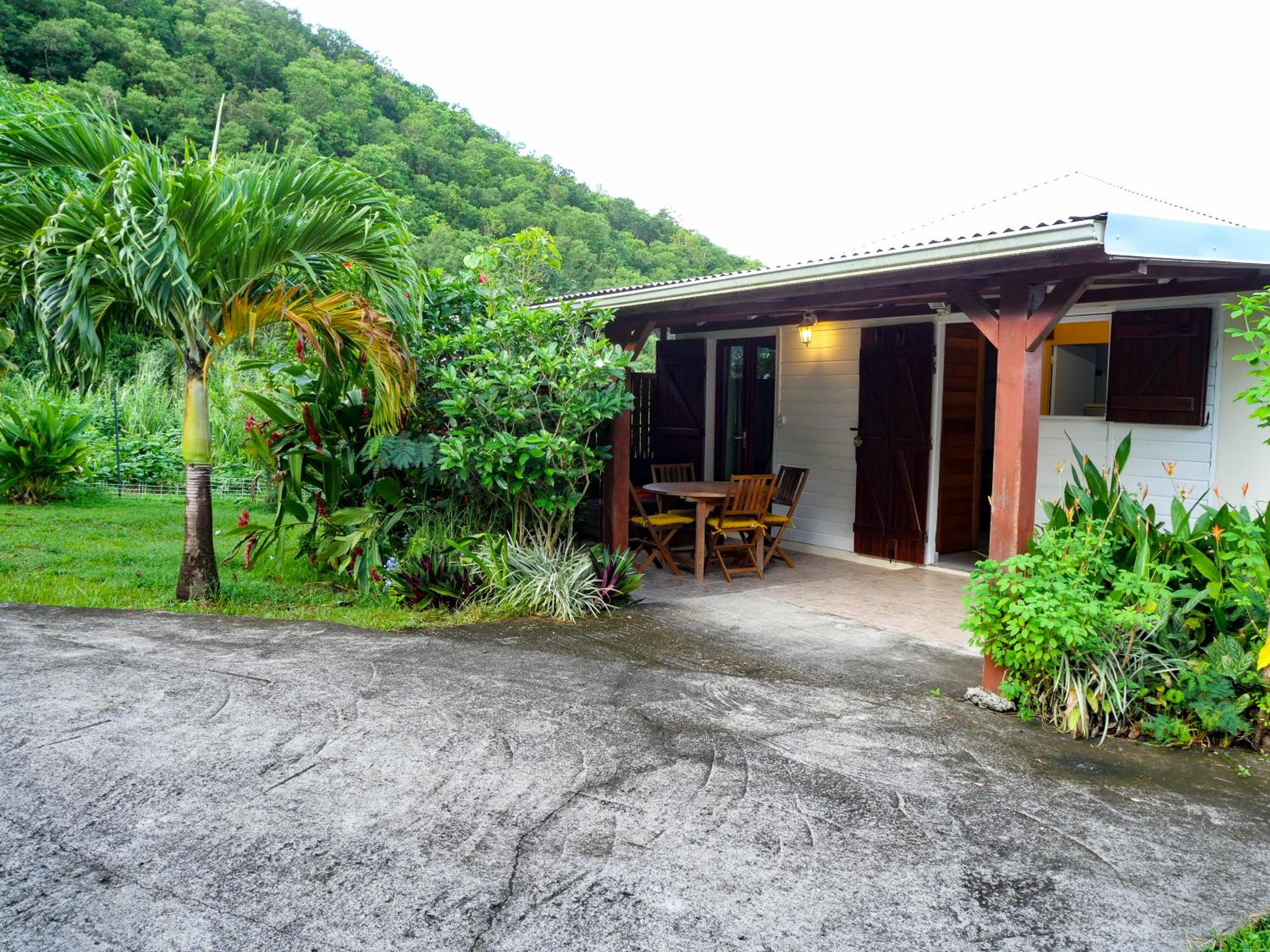 Ti kaz houelmont studio vue jardin, proche plage de Rivière-Sens