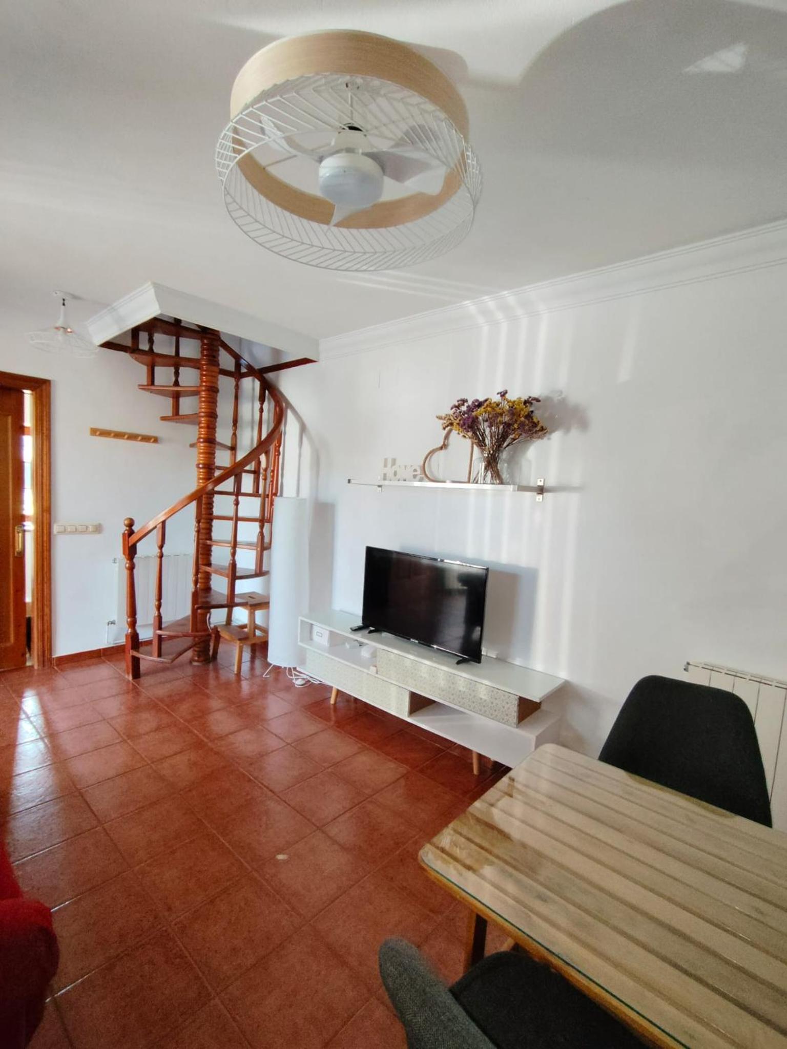 Casa adosada en entorno tranquilo ideal para familias