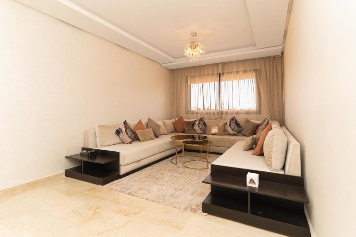 Beautiful accommodation with 2 pools & fast WiFi