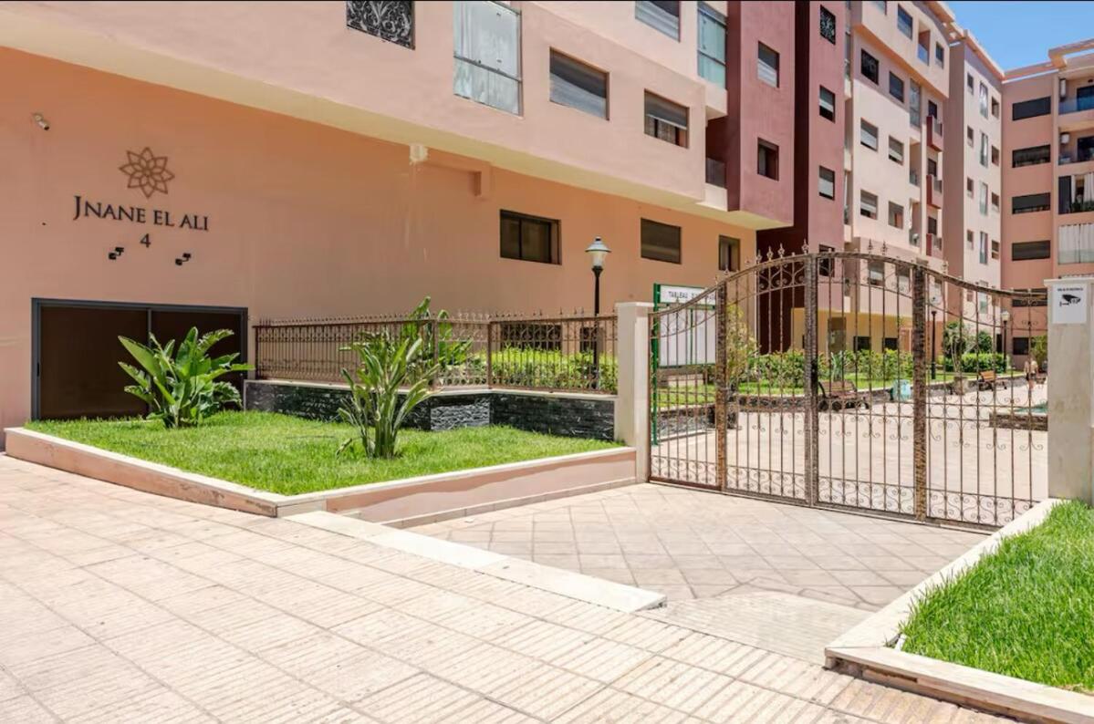 Beautiful accommodation with 2 pools & fast WiFi