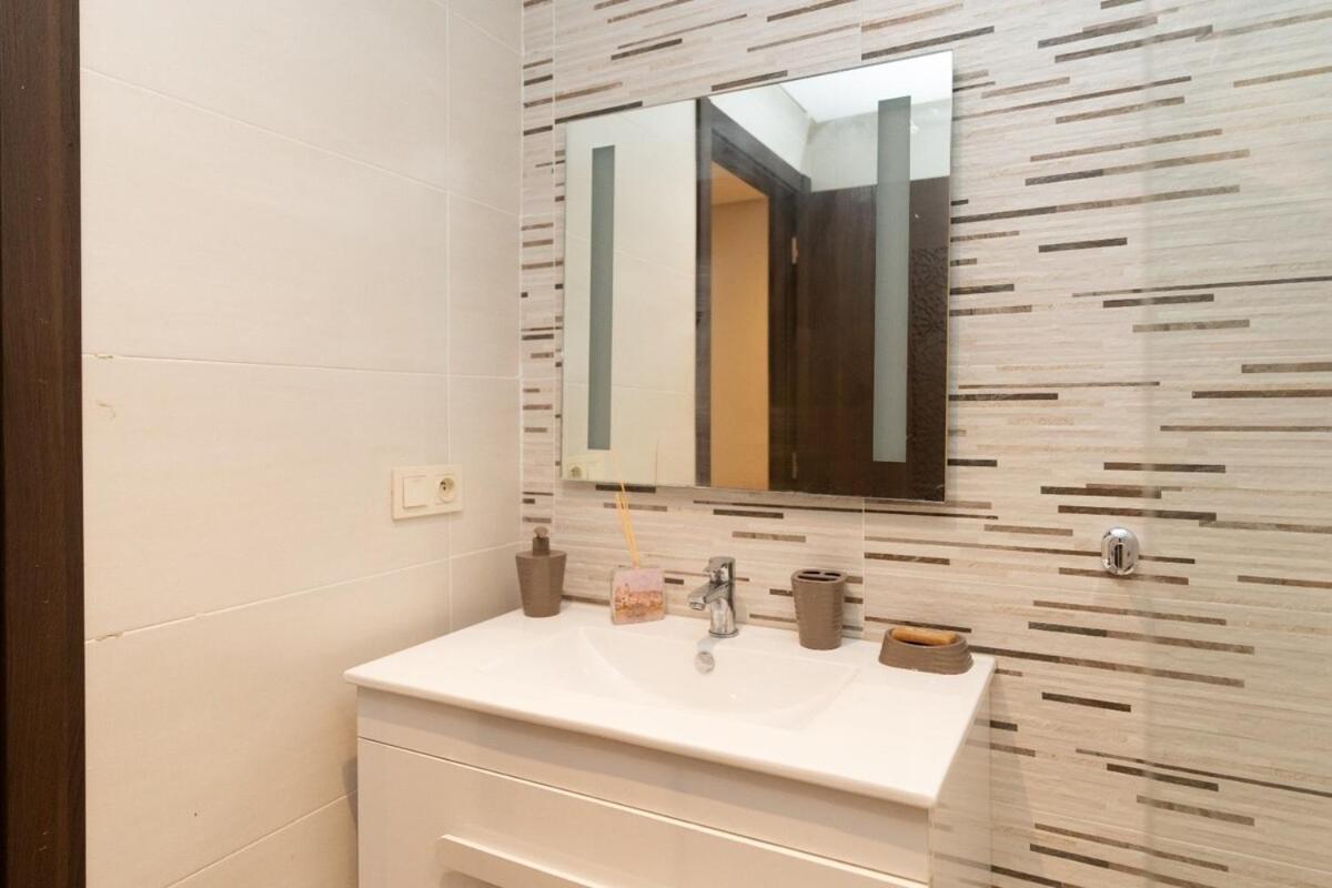 Beautiful accommodation with 2 pools & fast WiFi