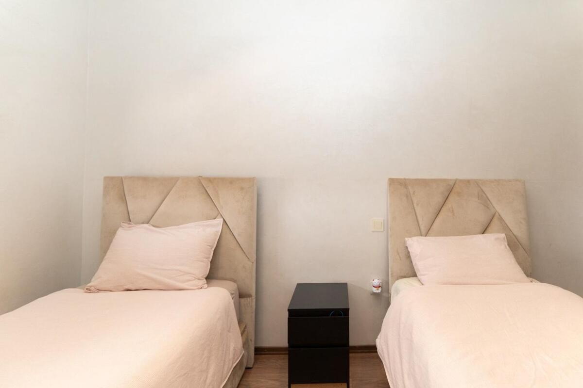 Beautiful accommodation with 2 pools & fast WiFi