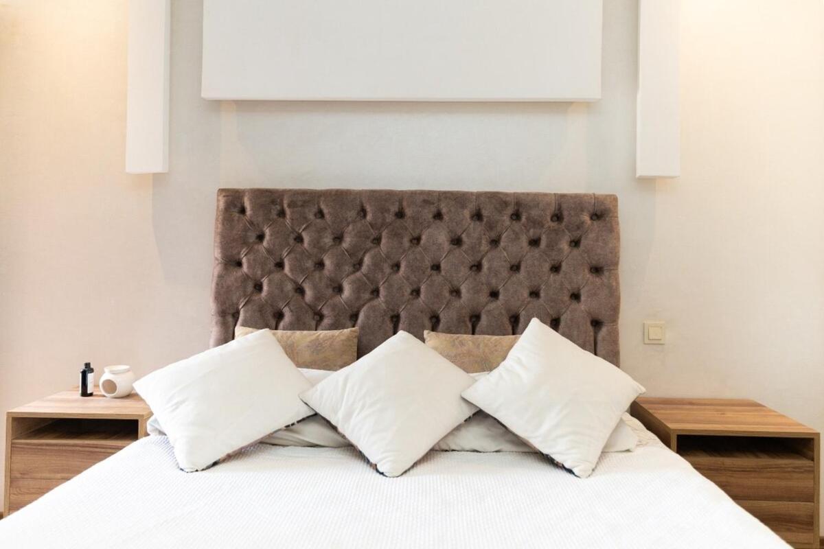 Beautiful accommodation with 2 pools & fast WiFi