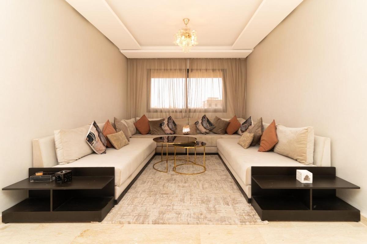 Beautiful accommodation with 2 pools & fast WiFi
