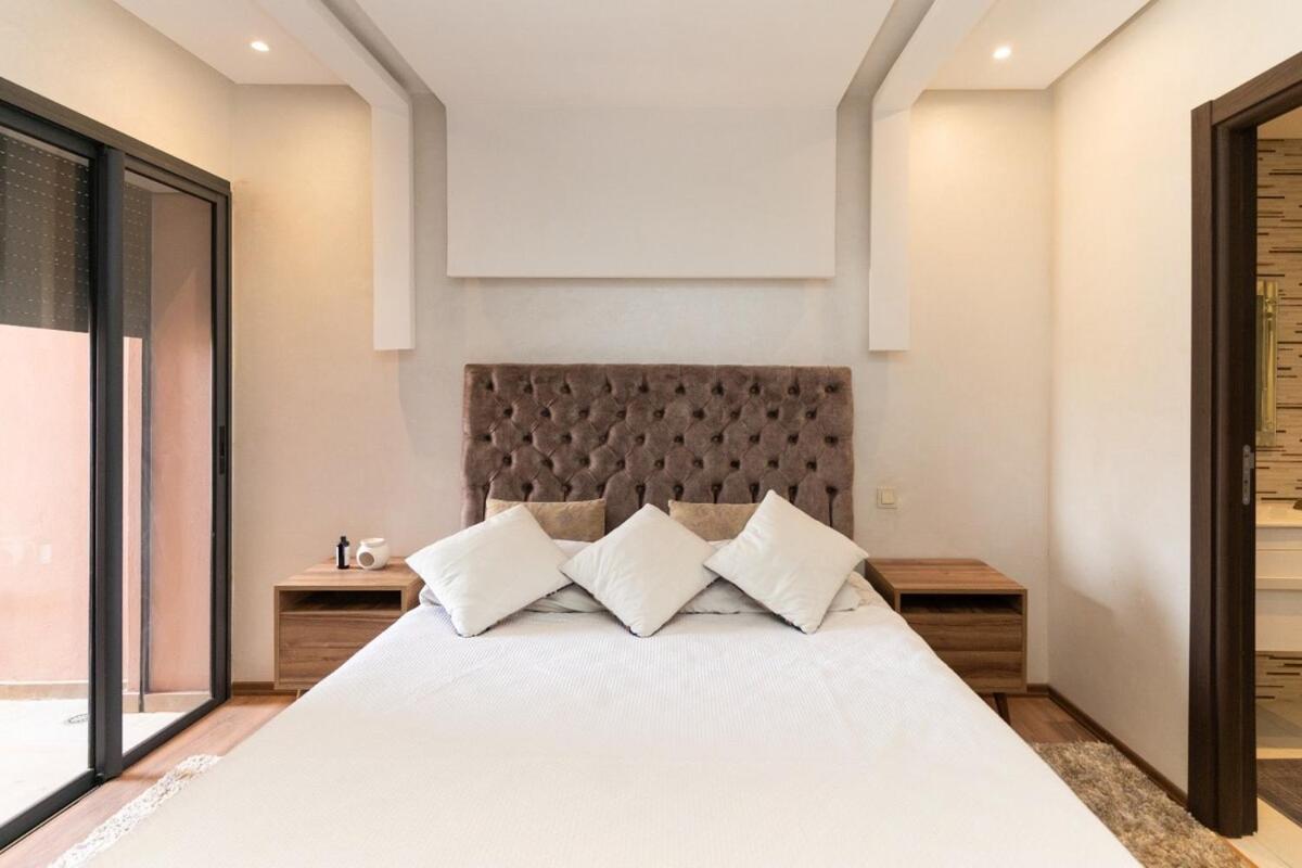Beautiful accommodation with 2 pools & fast WiFi