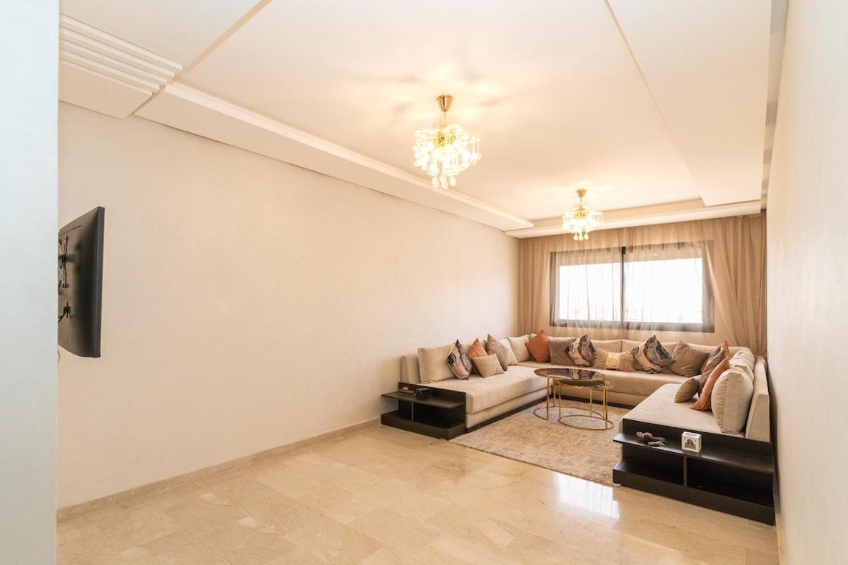 Beautiful accommodation with 2 pools & fast WiFi