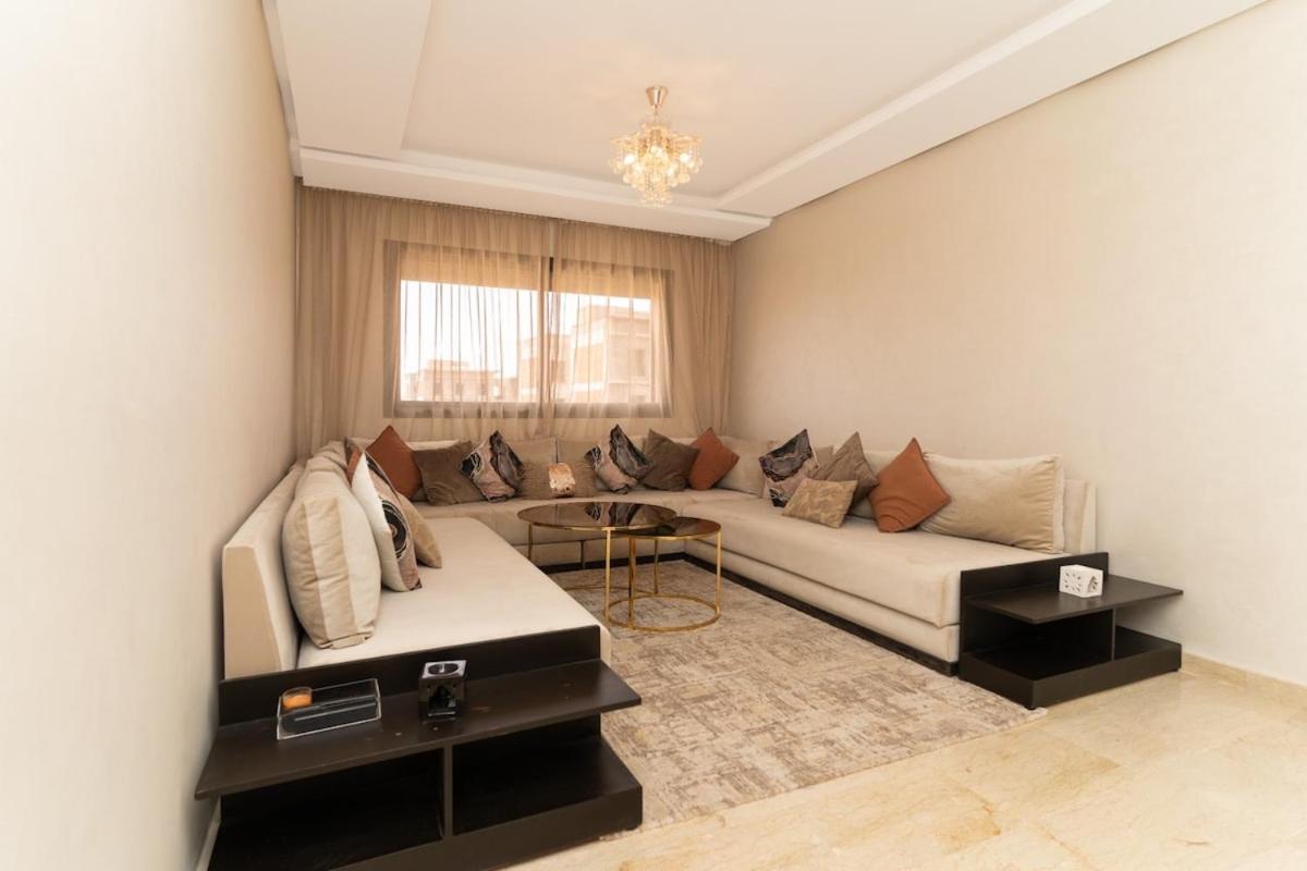 Beautiful accommodation with 2 pools & fast WiFi
