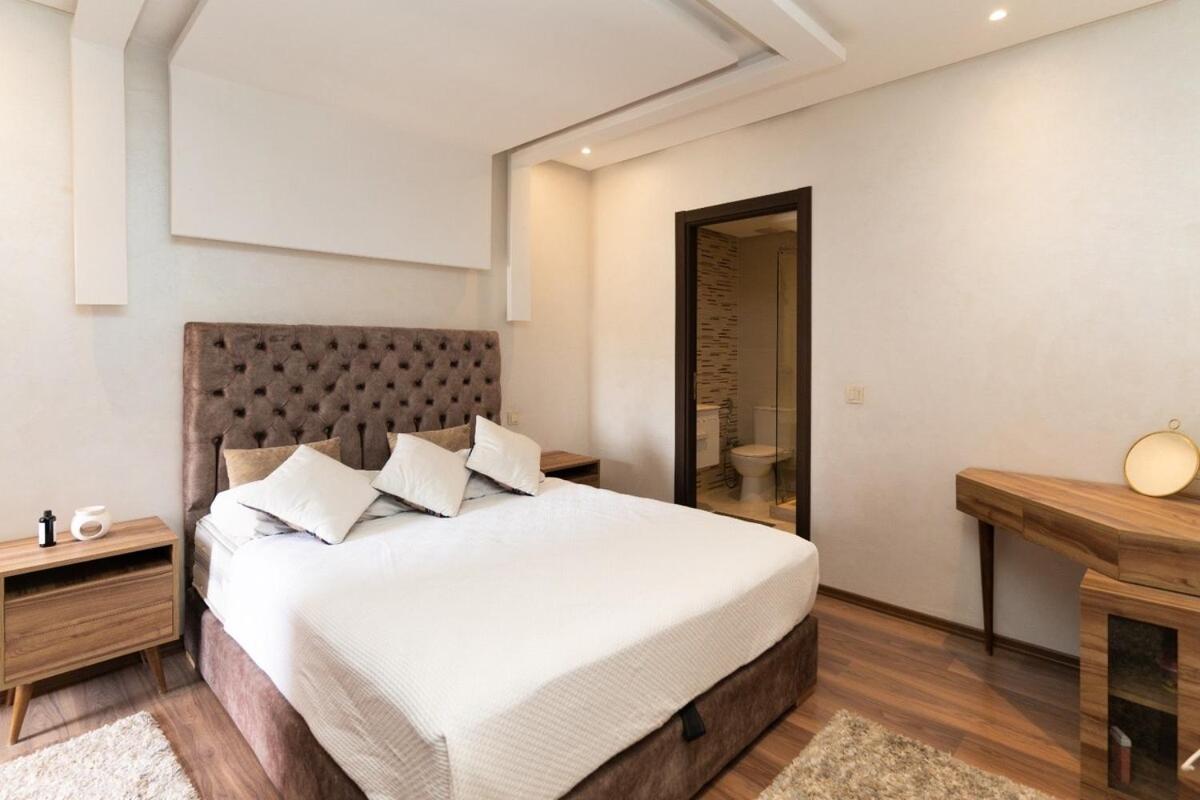 Beautiful accommodation with 2 pools & fast WiFi