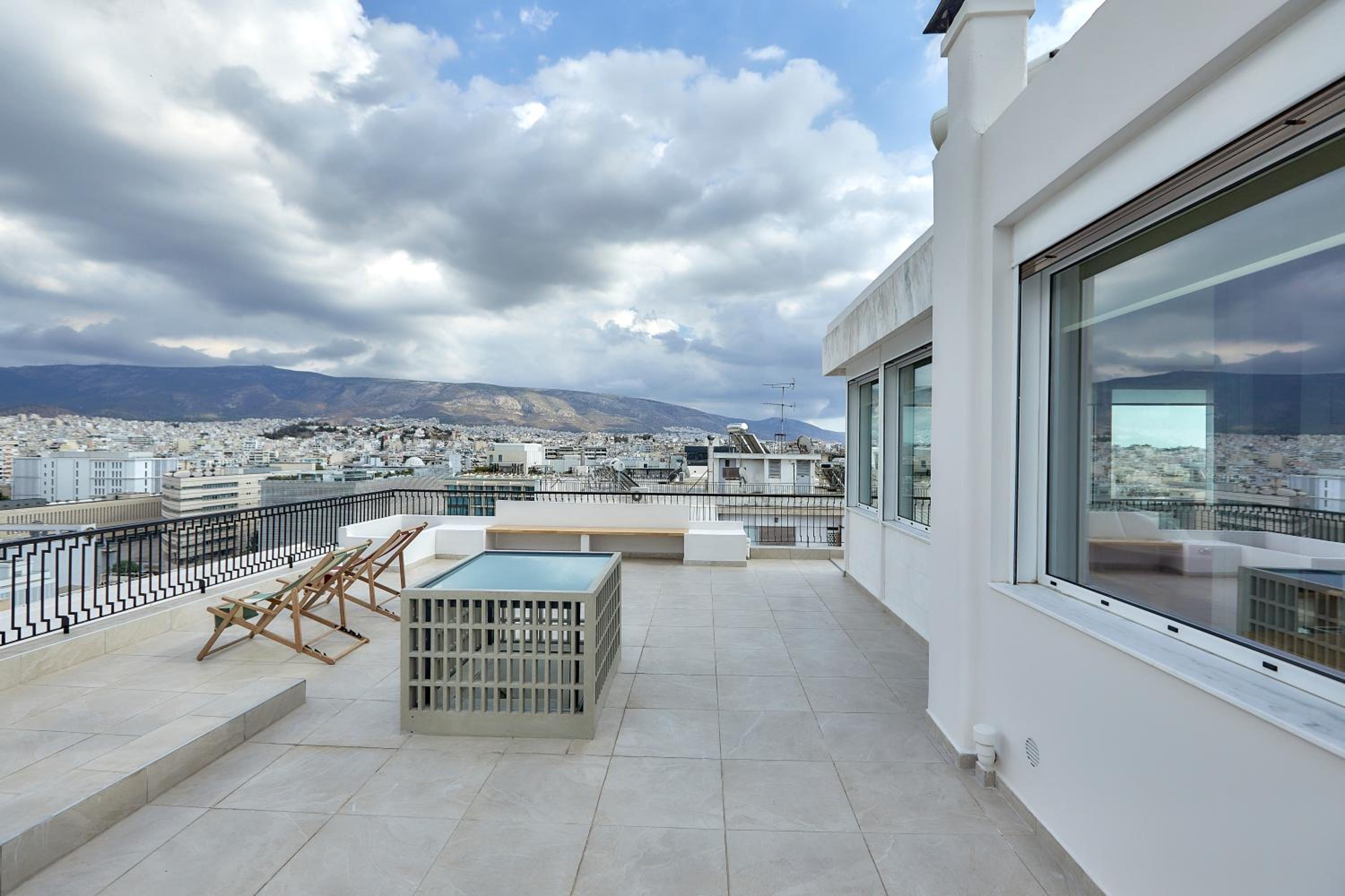 Luxury Penthouse 360 Acropolis and Athens Views